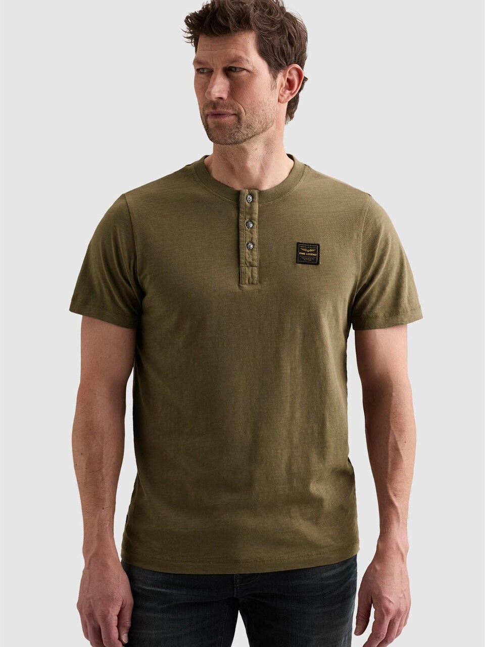 Skjorta 'Henley T-shirt with badge'