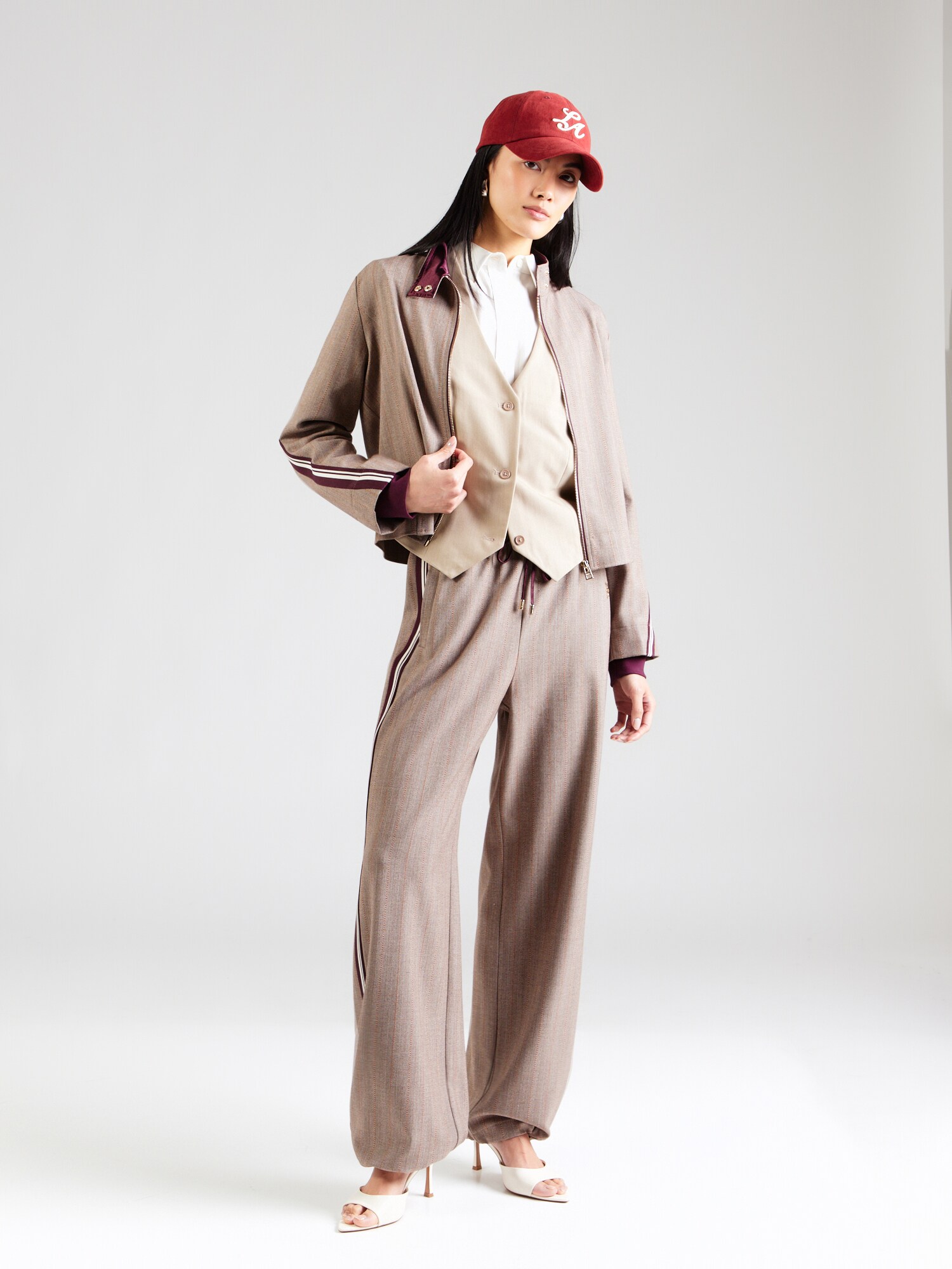 Liu Jo Chaqueta de entretiempo  beige oscuro / rojo vino / blanco – imagen 4