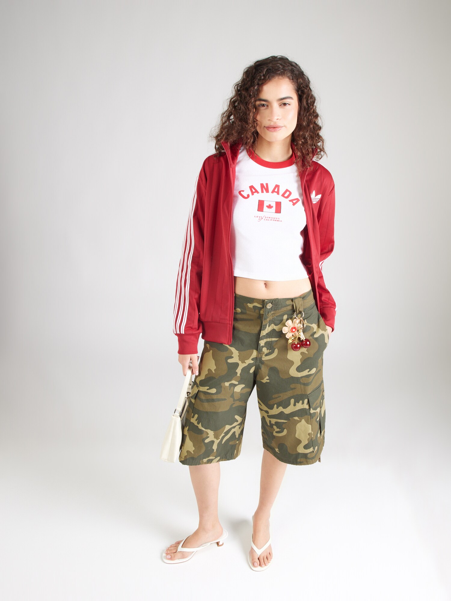LEVI'S ® Camiseta 'Canada Ringer Tee' granadina / blanco – imagen 3