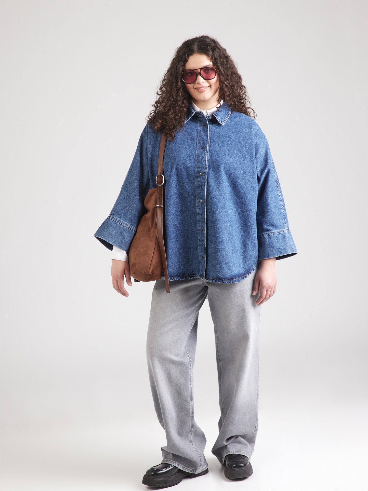 ONLY Carmakoma Blúzka 'CARGRACE' modrá denim (obrázok 3)