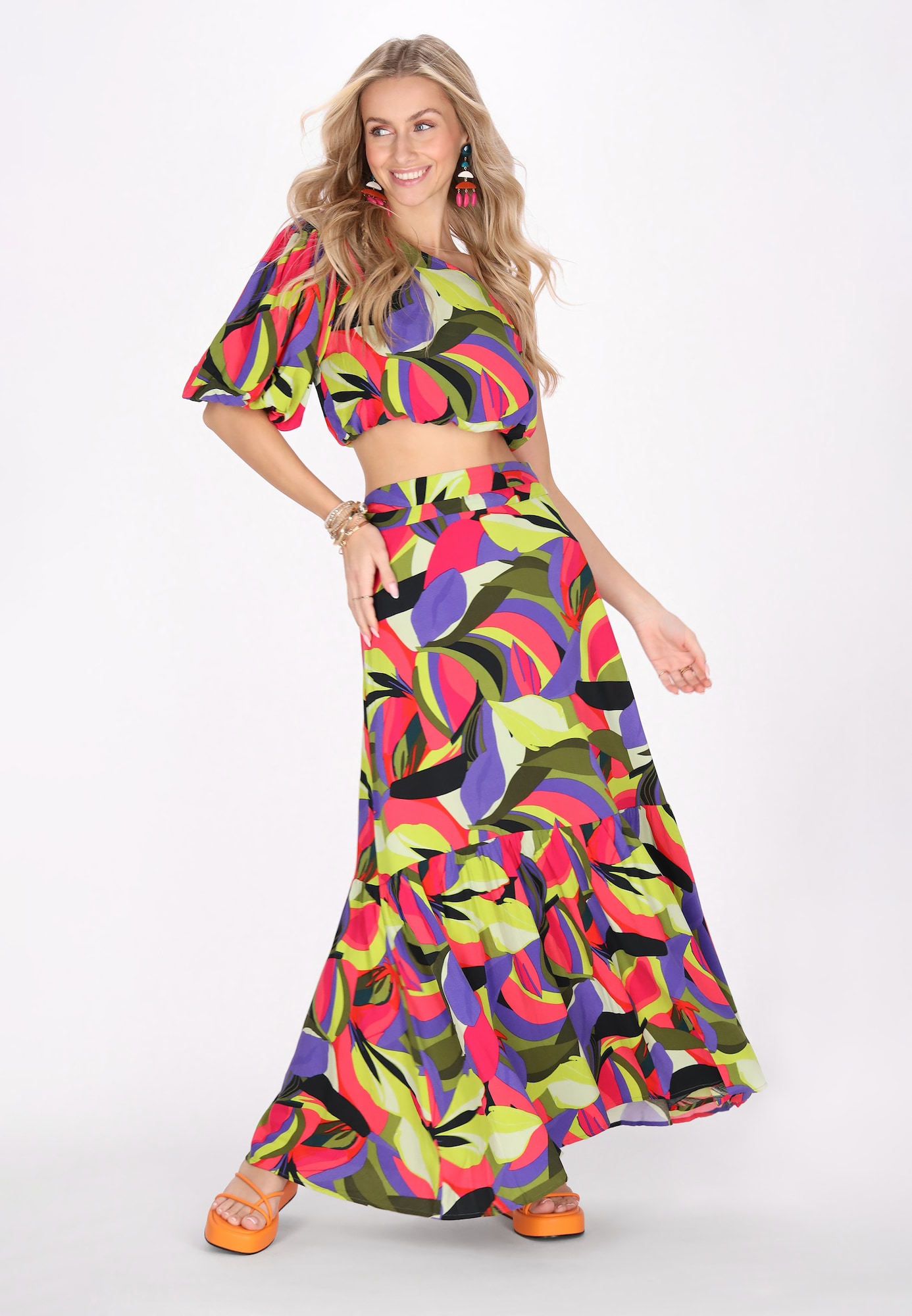 Thumbnail - IZIA Rock Fashion Look