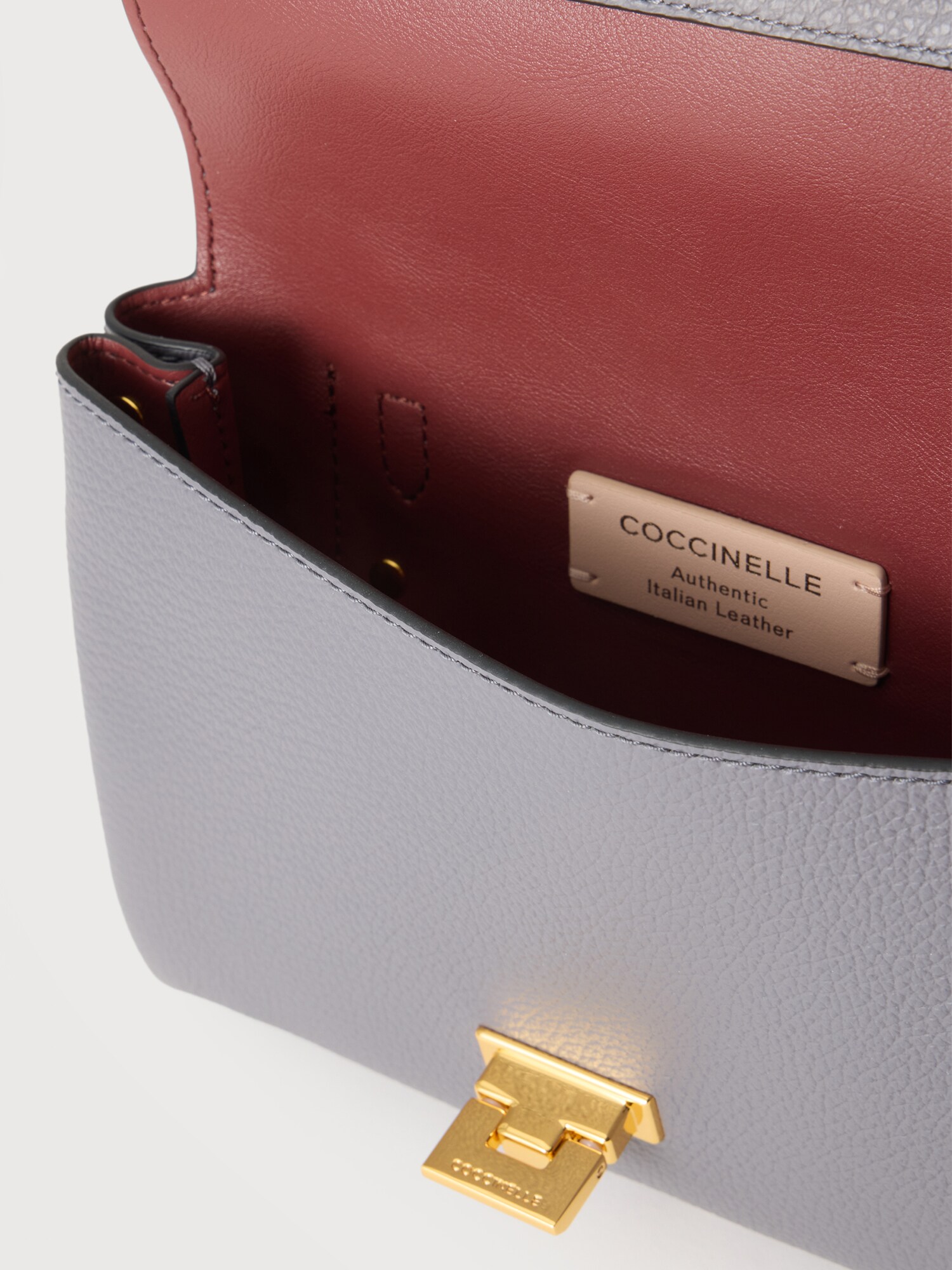 Coccinelle Bolso de hombro 'ARLETTIS' gris – imagen 2