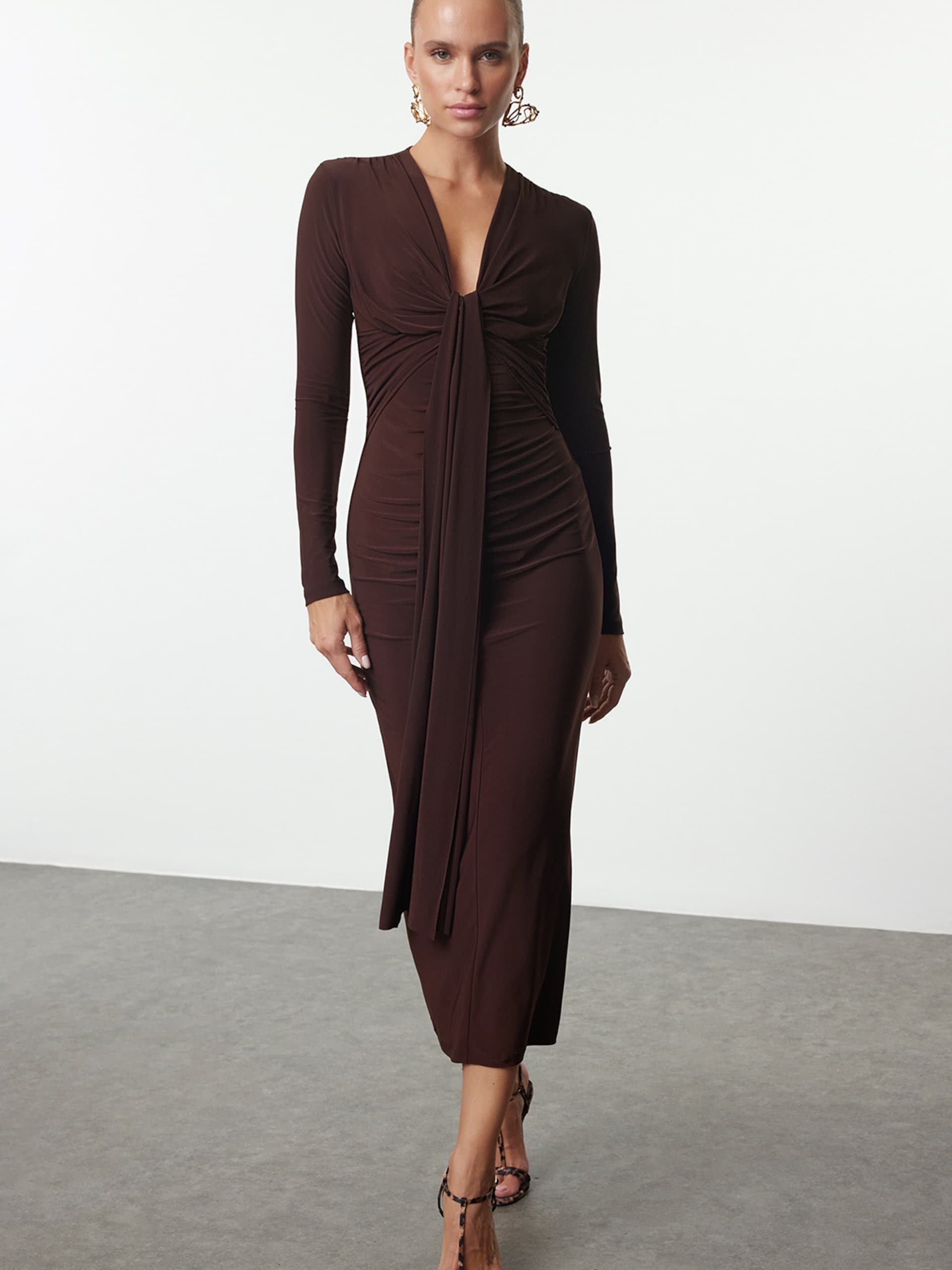 Trendyol TRENDYOLMİLLA Dam Brun Enfärgad Maxi Lång Elegant/Kväll Bodycon Klänningar – bild 3