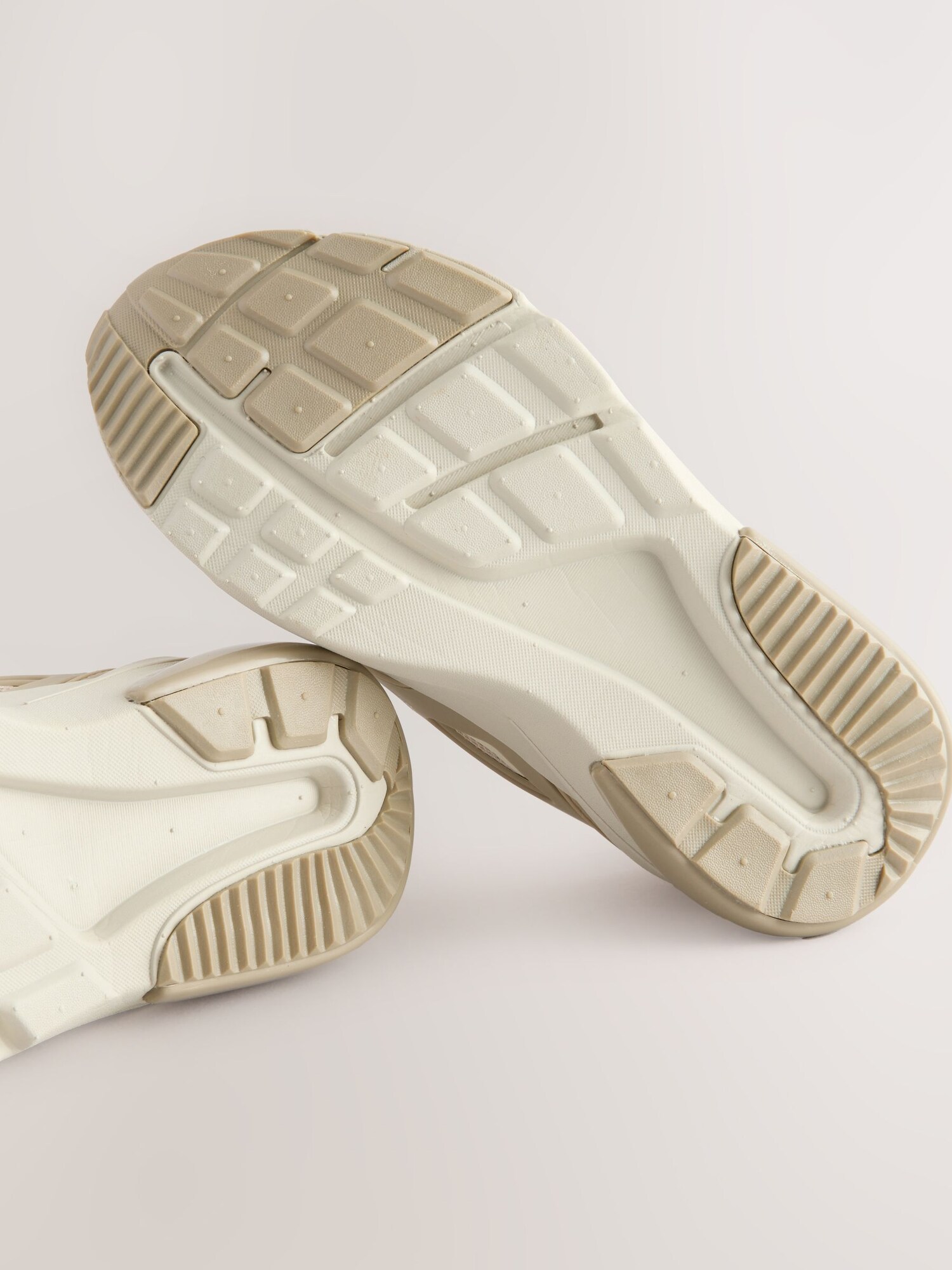 Thumbnail - Next Sneaker