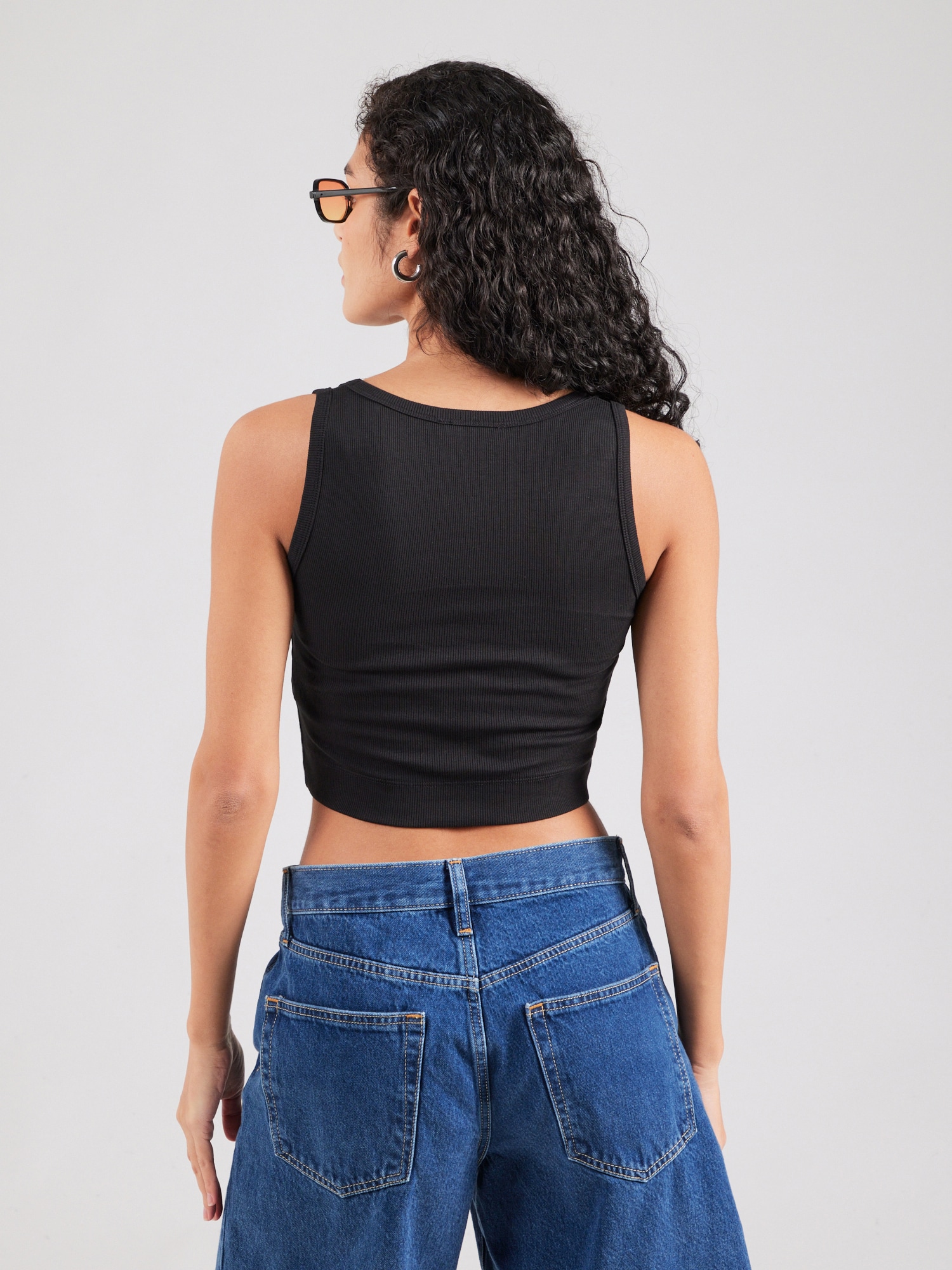 Thumbnail - STUDIO SELECT Top Delia