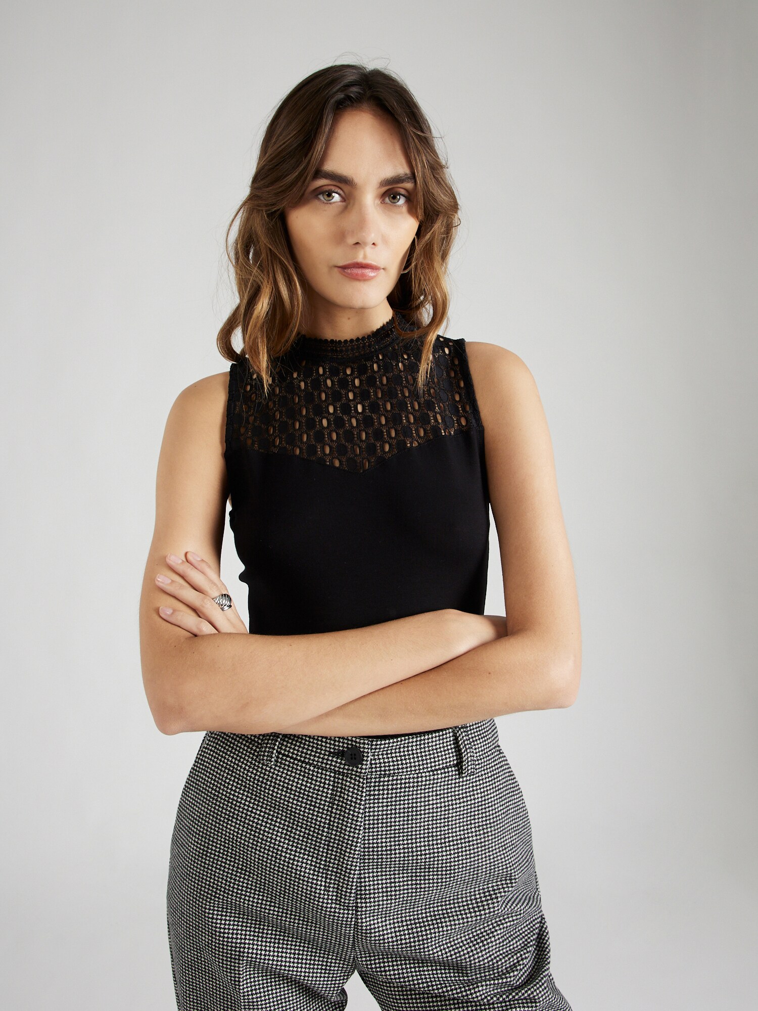 ABOUT YOU Top 'Cara'  fekete termék 2. képe