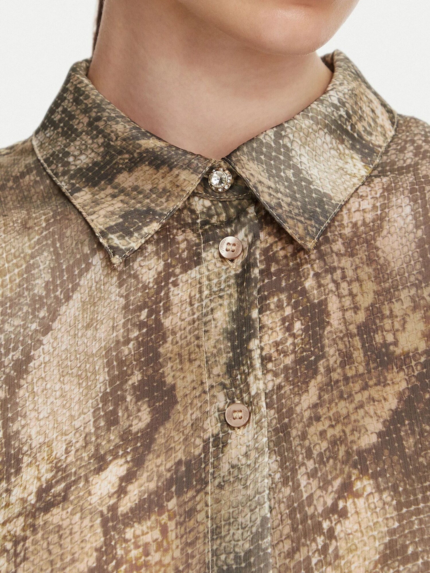 GUESS Camiseta 'W6YH68W3212'  marrón moteado – imagen 4