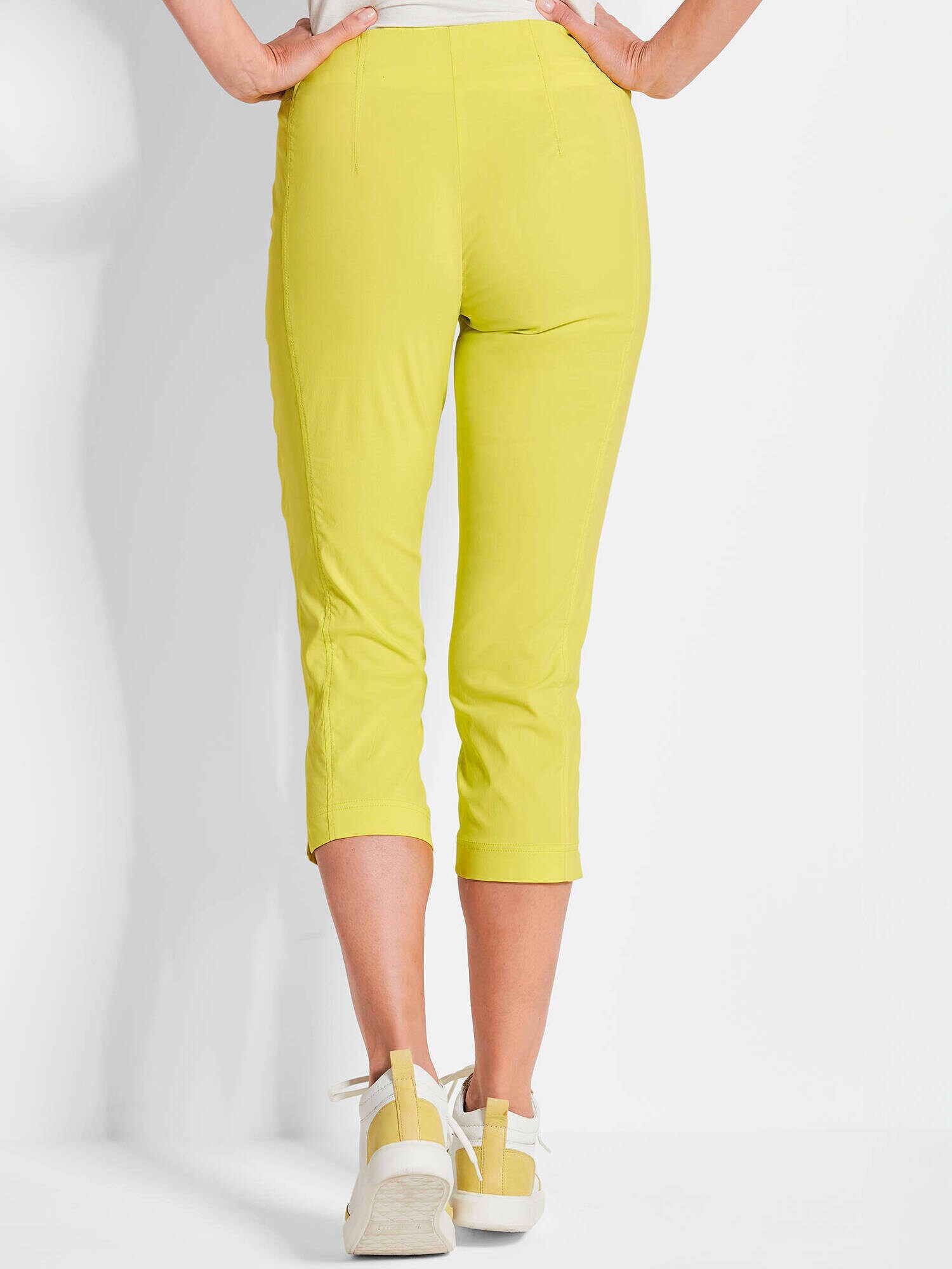 Thumbnail - Goldner Hose Louisa