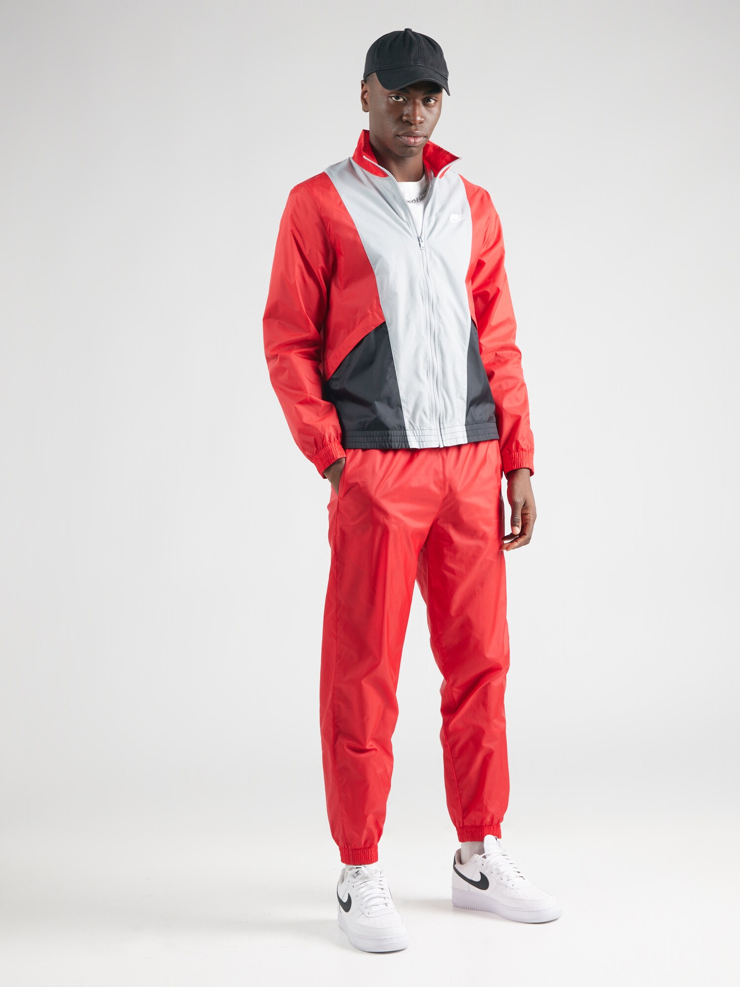 Nike Sportswear Jogging ruhák 'CLUB'  világosszürke / piros / fekete termék 2. képe