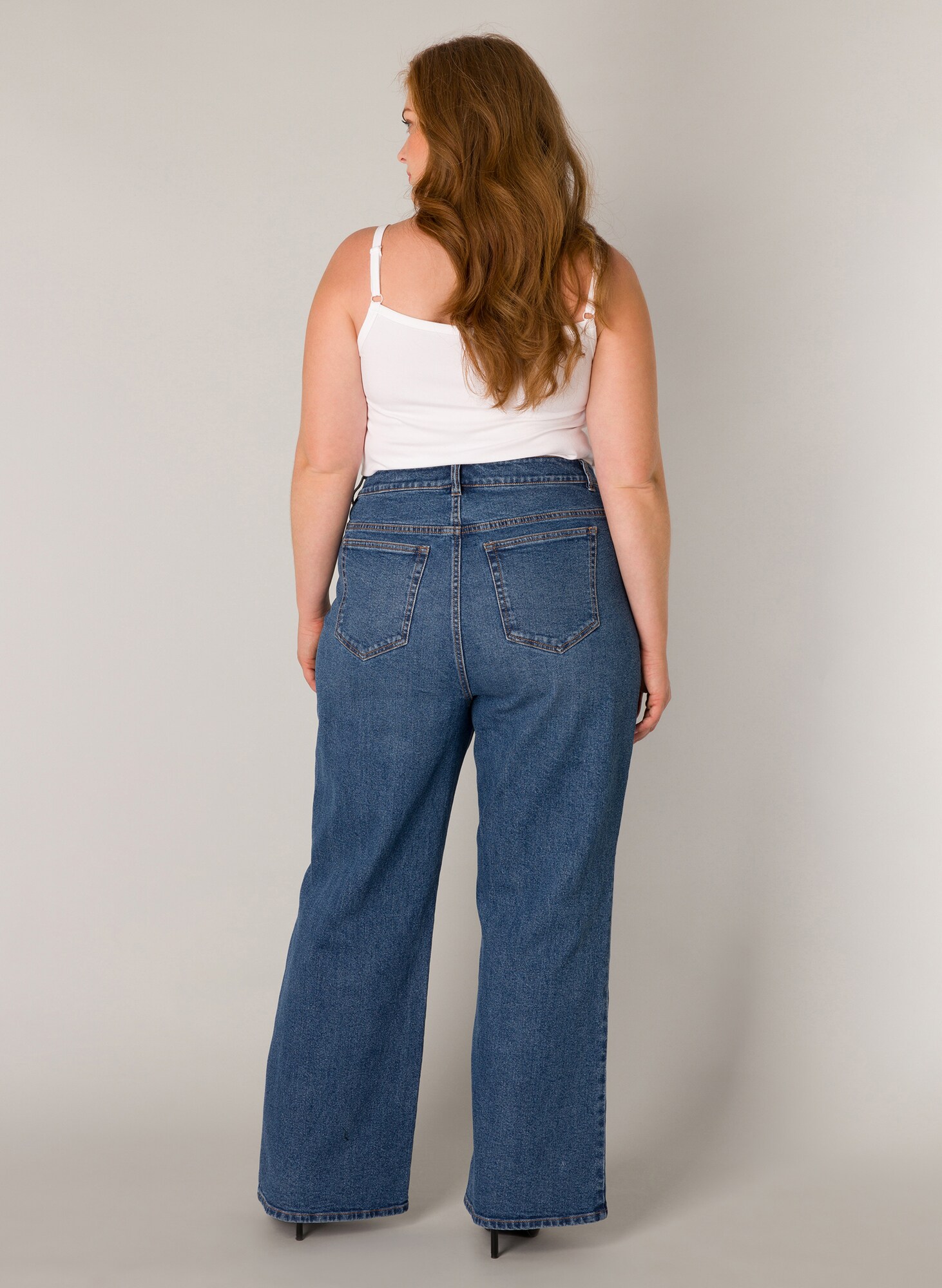 Thumbnail - BASE LEVEL CURVY Jeans