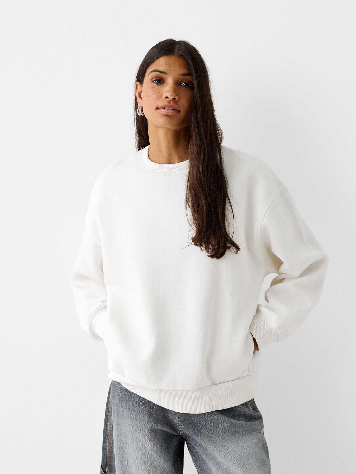 Bershka Tréning póló  piszkosfehér termék 2. képe