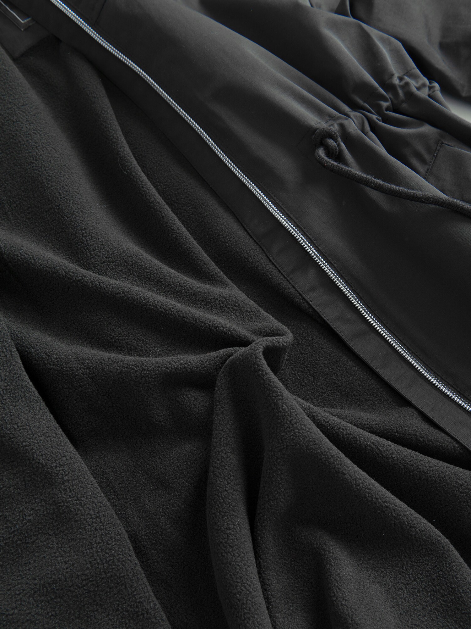 Thumbnail - Cool Club Mantel