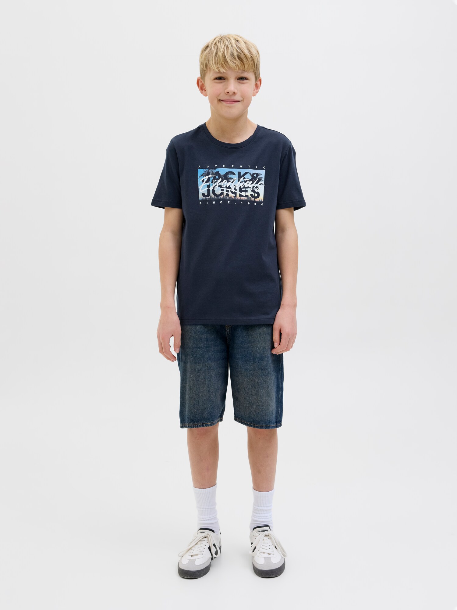 Thumbnail - T-Shirt