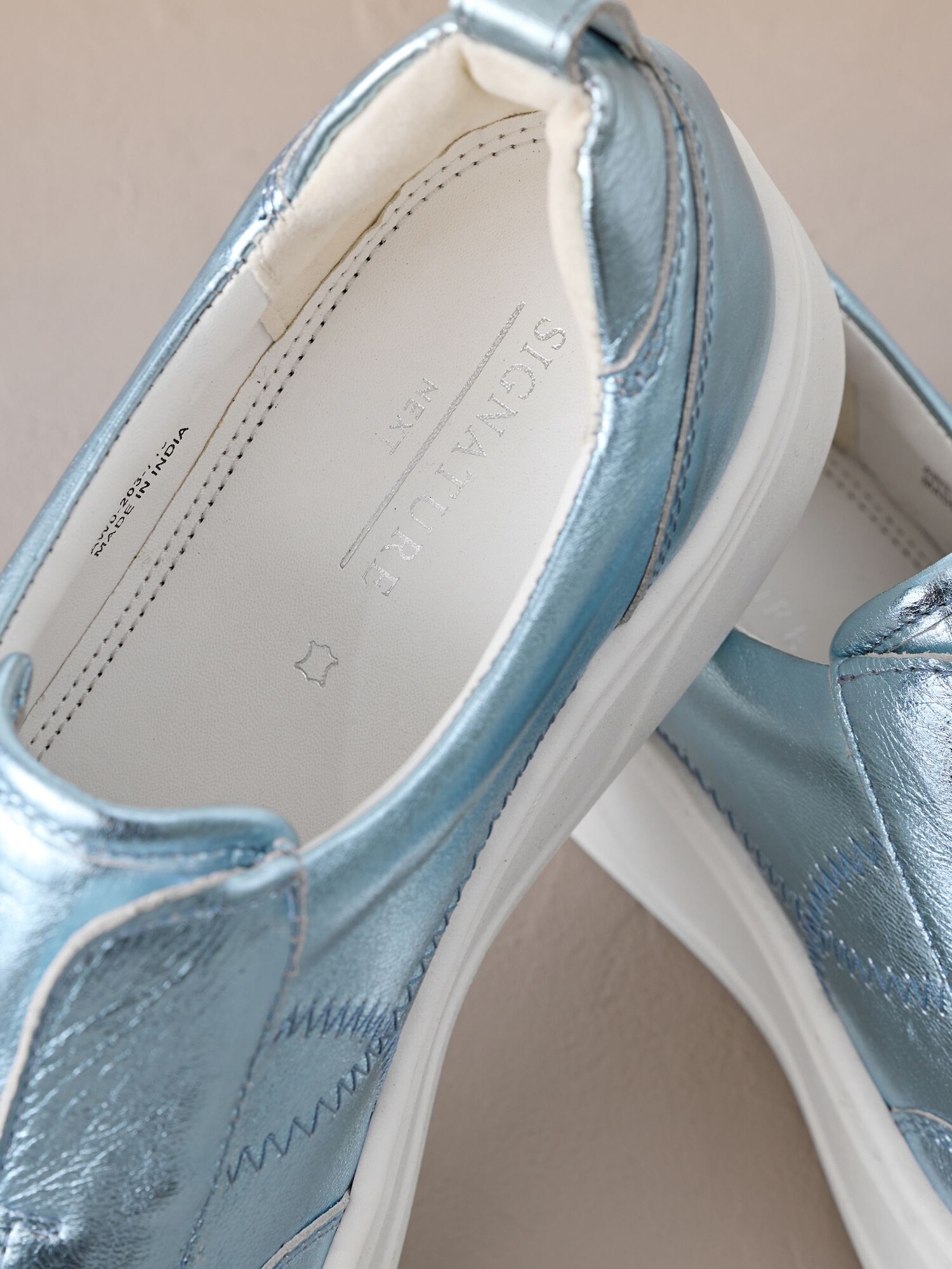 Thumbnail - Next Sneaker