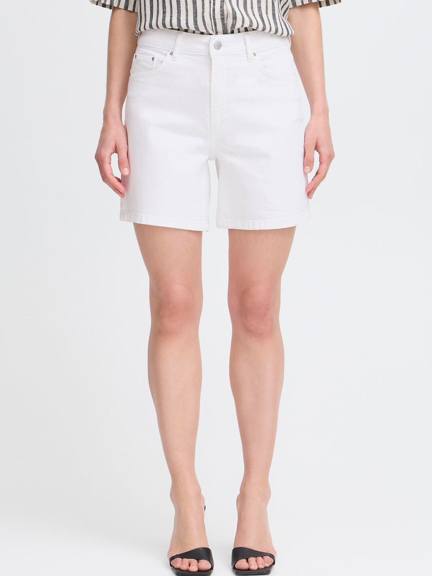 Thumbnail - b.young Shorts Bylydia