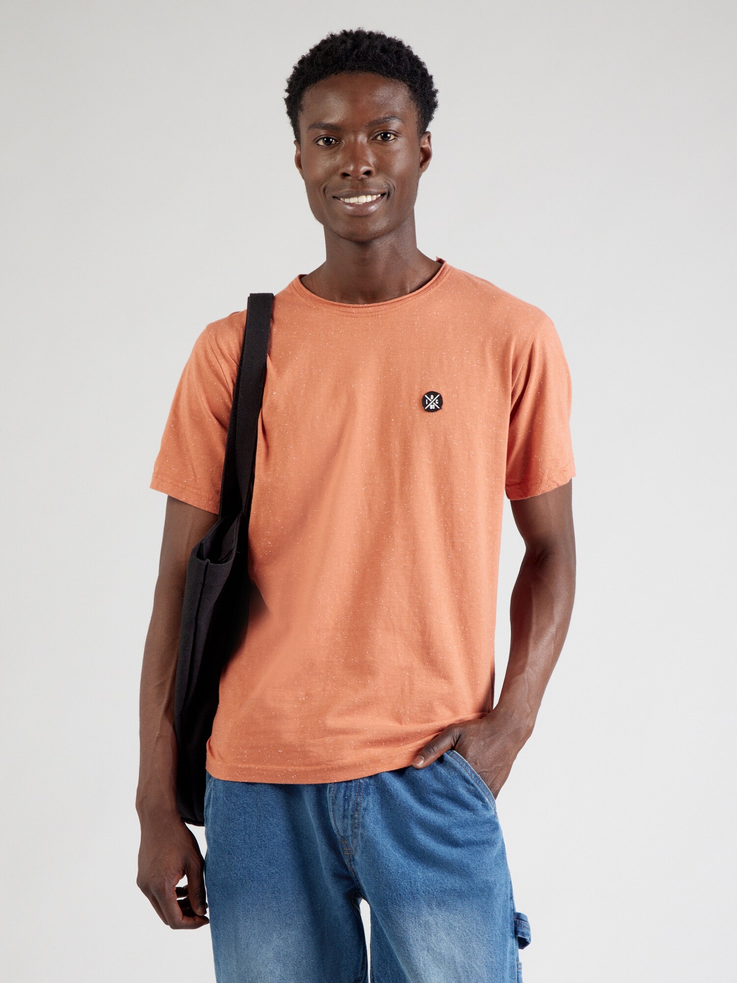INDICODE JEANS Póló 'Carlsin'  korál / fekete / fehér termék 2. képe