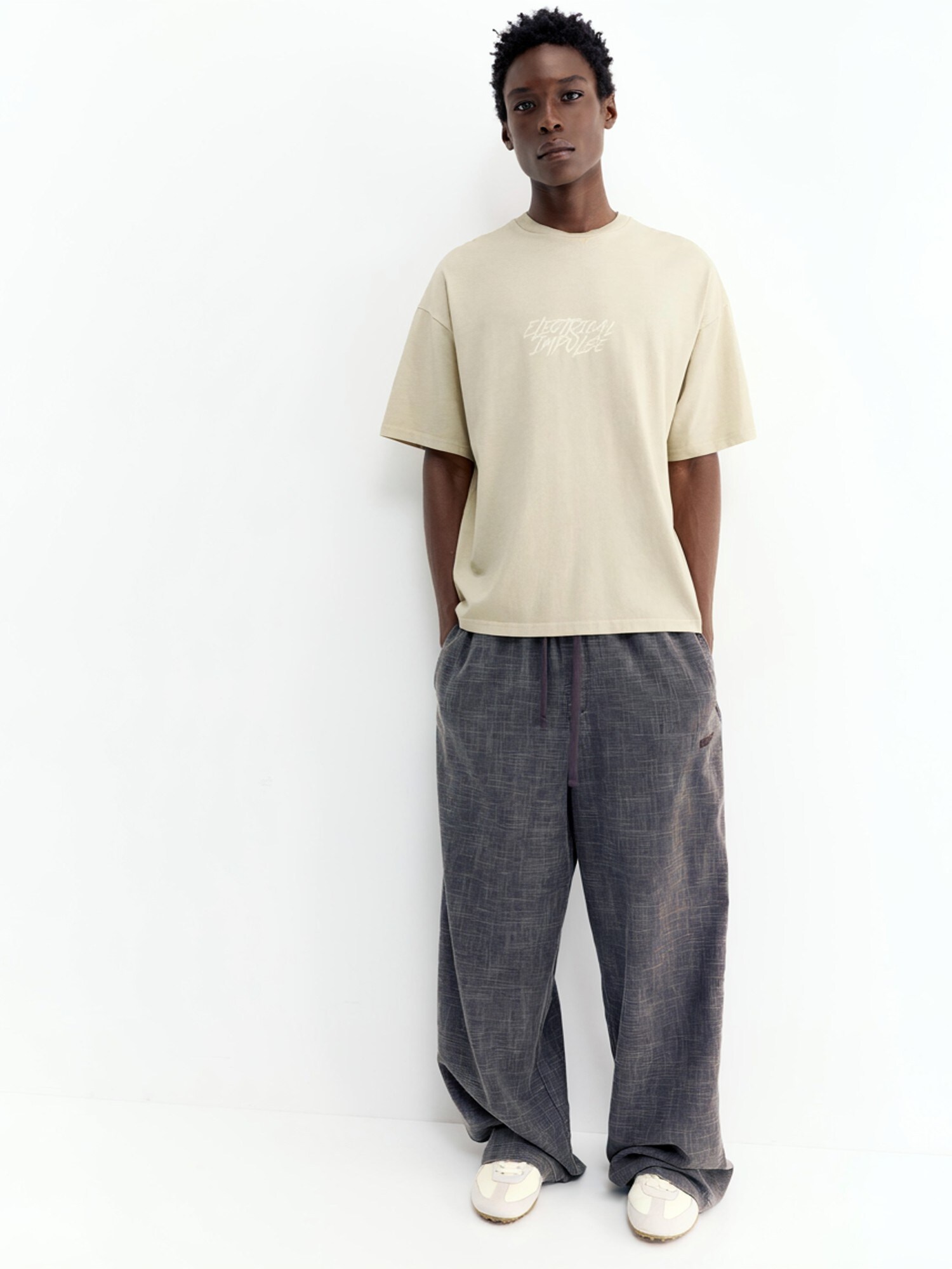 Pull&Bear Tričko 'STWD'  krémová / piesková (obrázok 4)