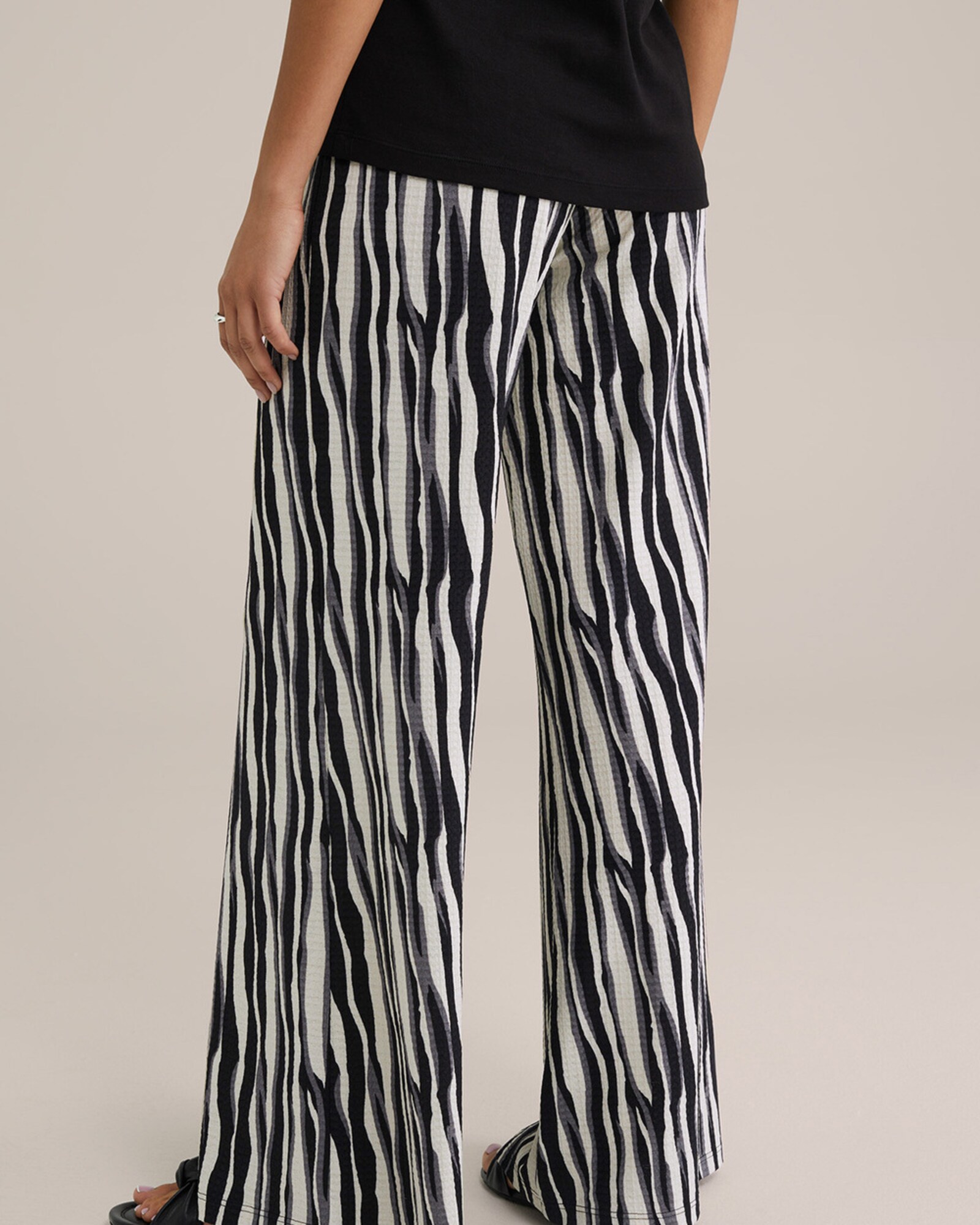 WE Fashion Nadrág  zöld / fekete / gyapjúfehér termék 2. képe