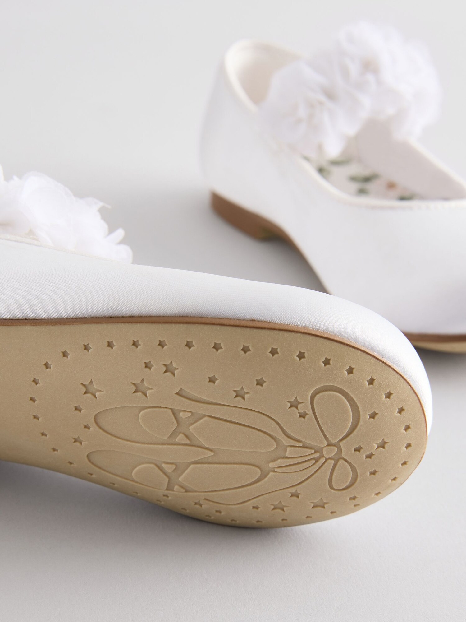 Thumbnail - Ballerina