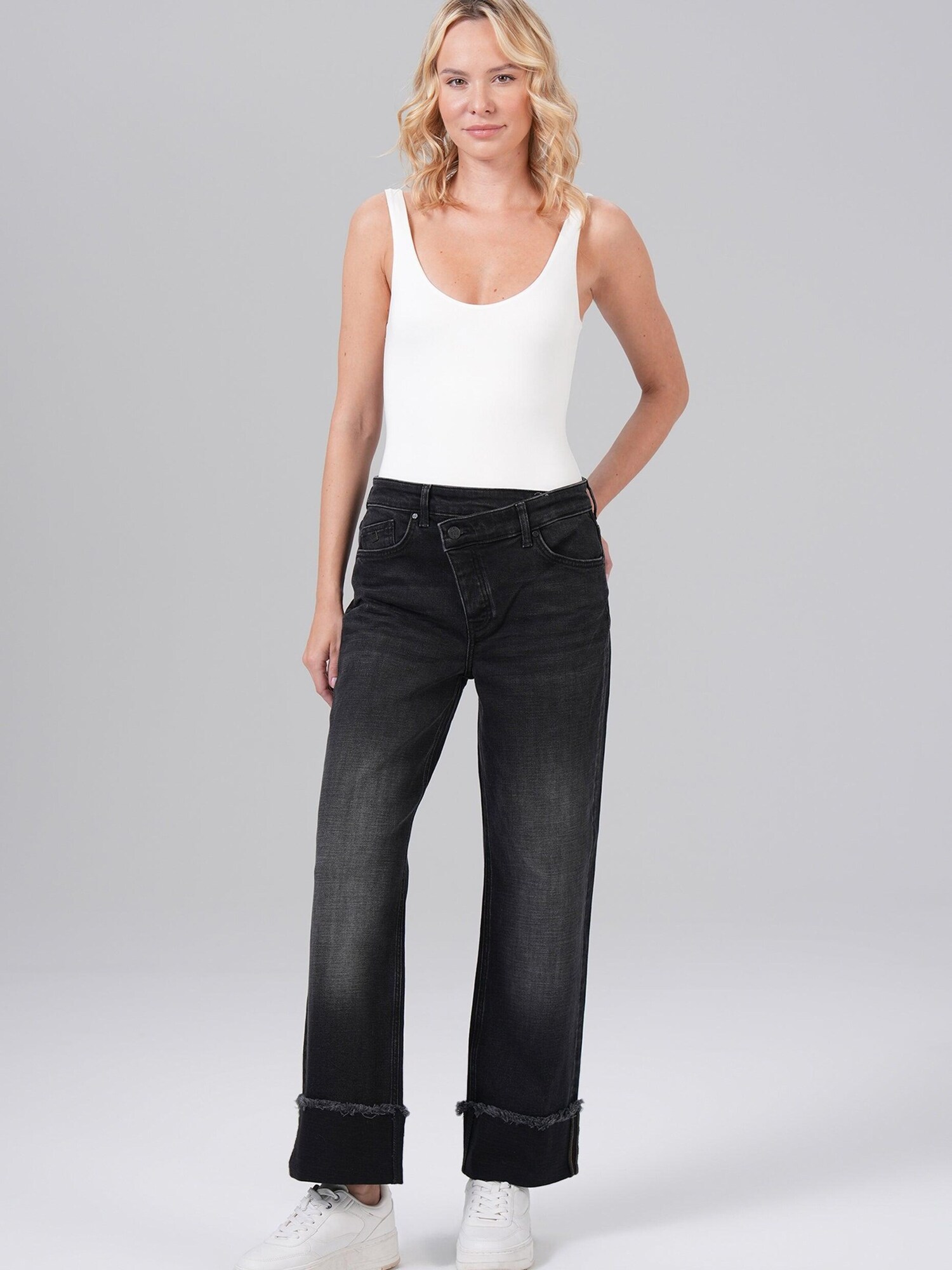 M.O.D MIRACLE OF DENIM Traperice crna