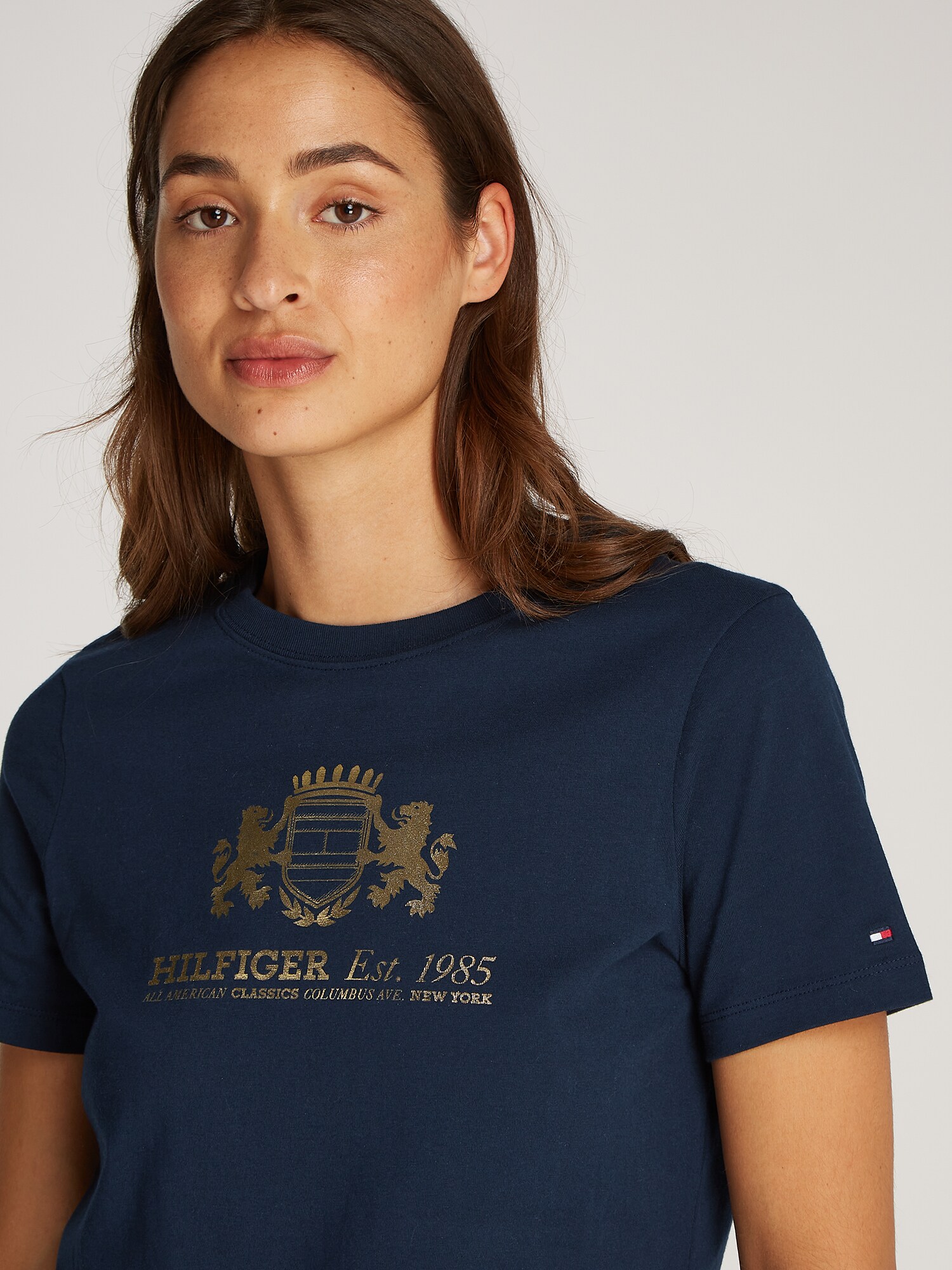 TOMMY HILFIGER Tričko 'VARSITY' tmavomodrá / zlatá (obrázok 6)