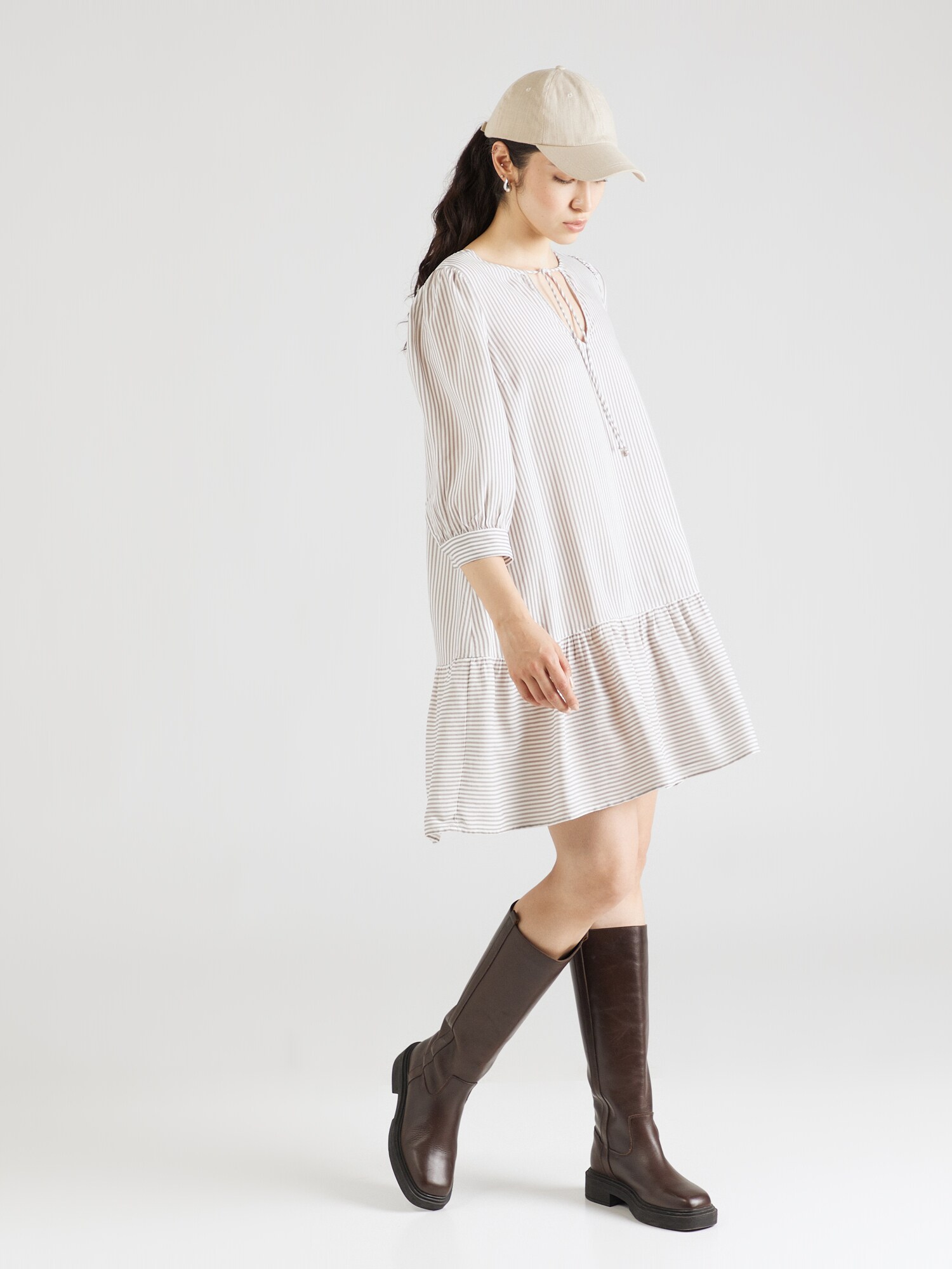 VERO MODA Ruha 'VMBUMPY'  sötét bézs / fehér termék 2. képe