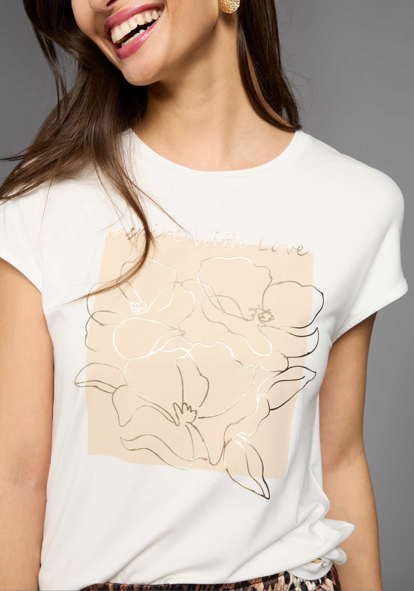 Thumbnail - LAURA SCOTT T-Shirt