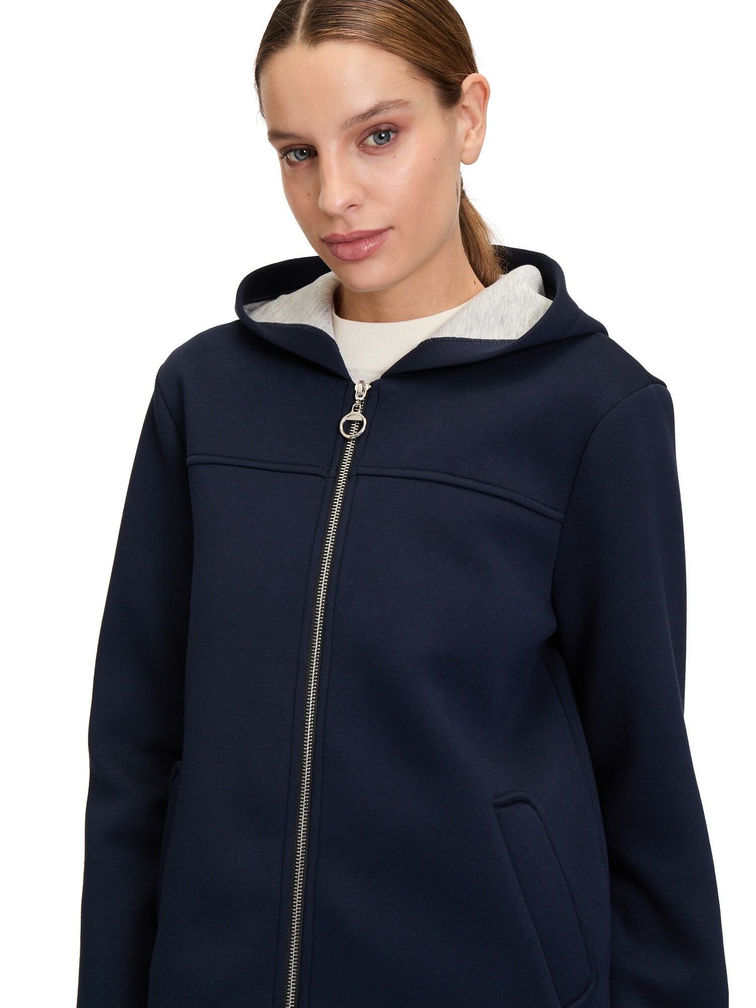 Thumbnail - Amber & June Sweatjacke