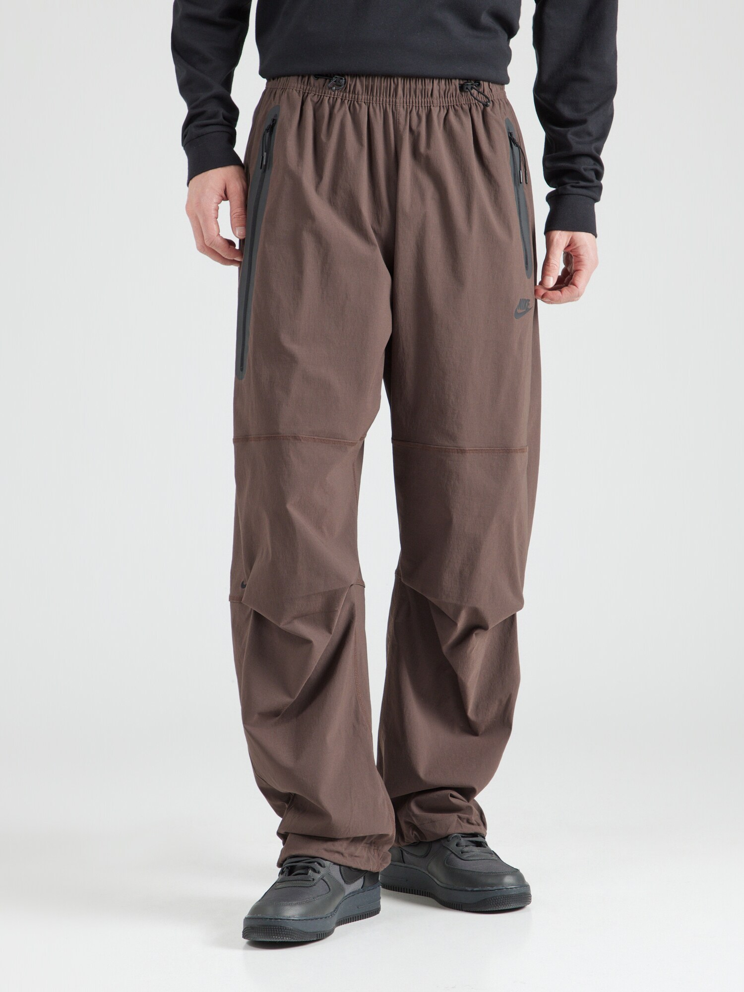 Nike Sportswear Nadrág 'Tech'  csokoládé termék 2. képe