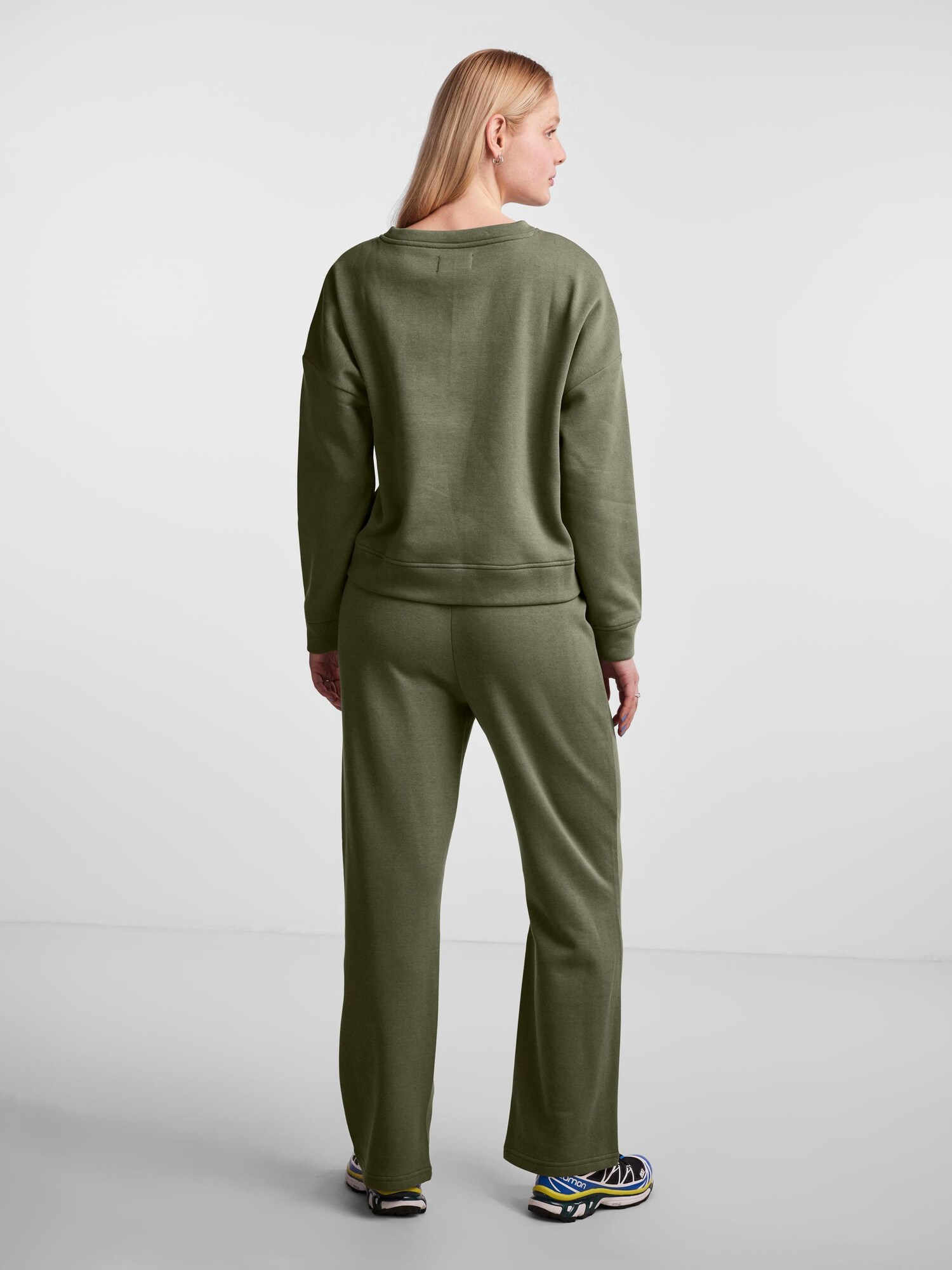 PIECES Tréning póló 'Chilli'  khaki termék 2. képe