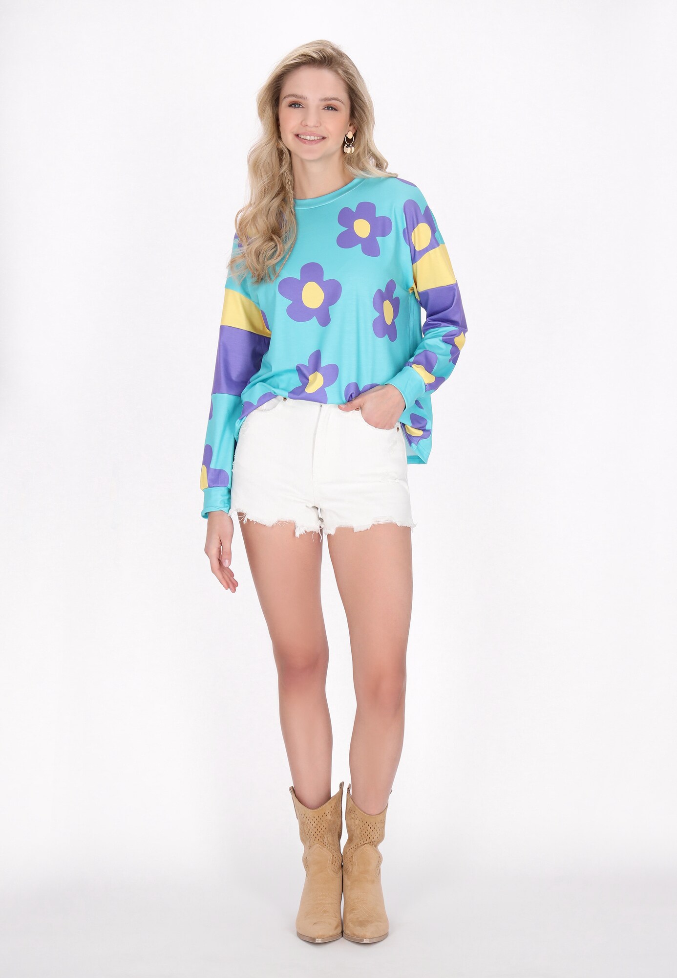 Thumbnail - IZIA Sweatshirt Fashion Look