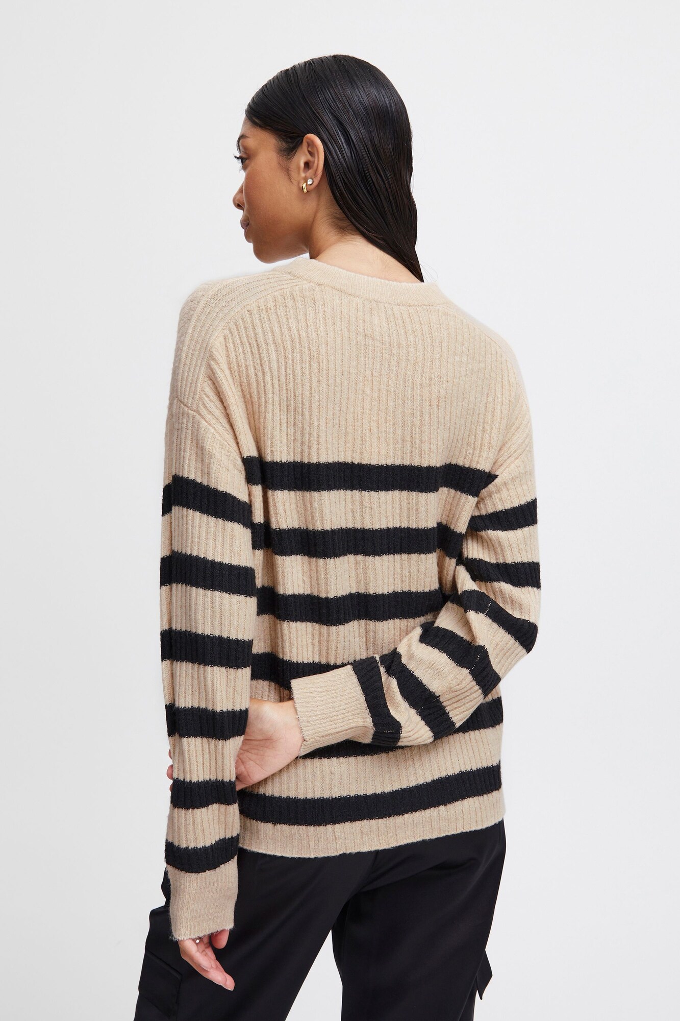 Thumbnail - b.young Pullover