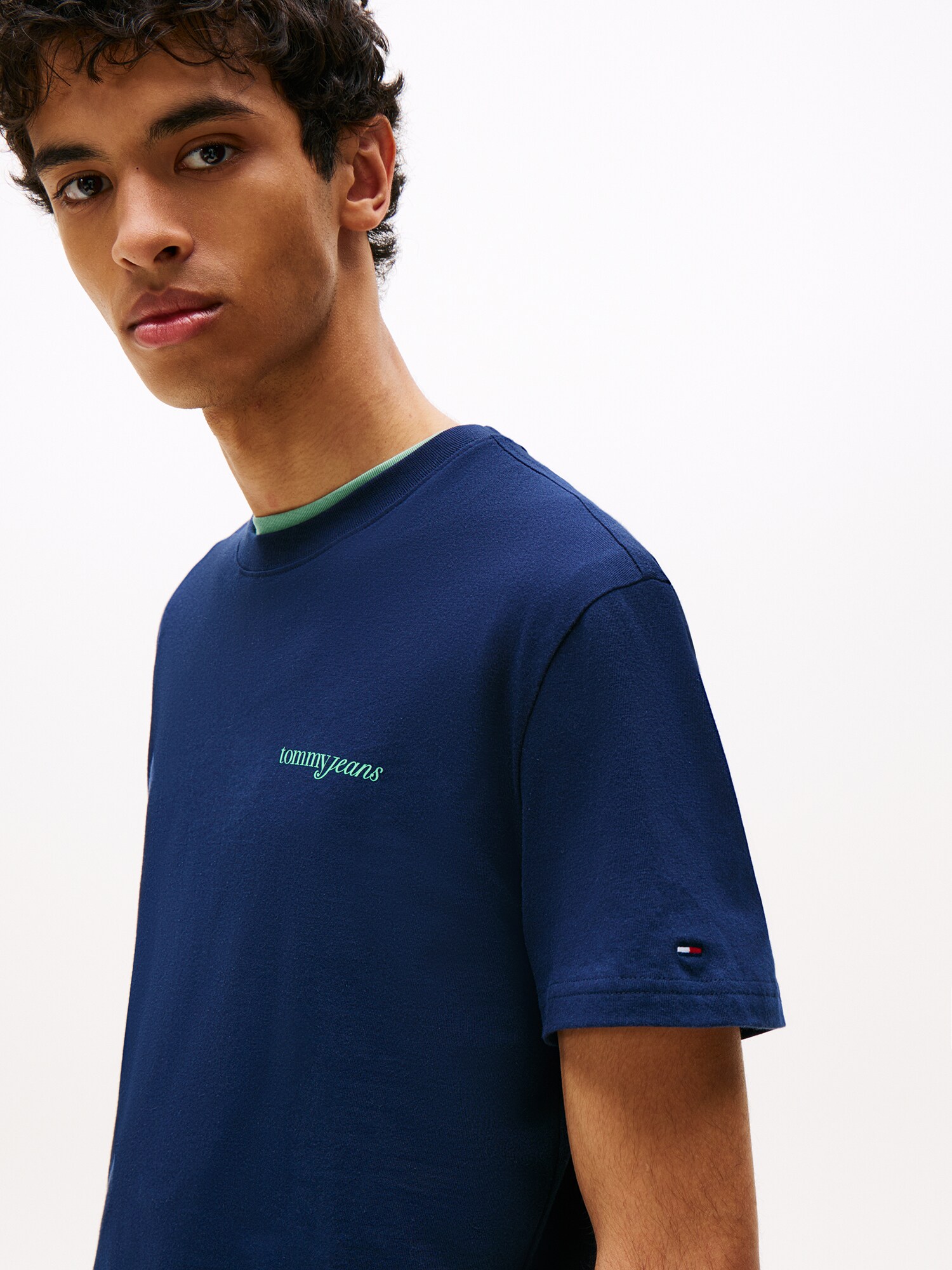 Tommy Jeans Tričko námornícka modrá / mätová / fialová / čierna (obrázok 5)
