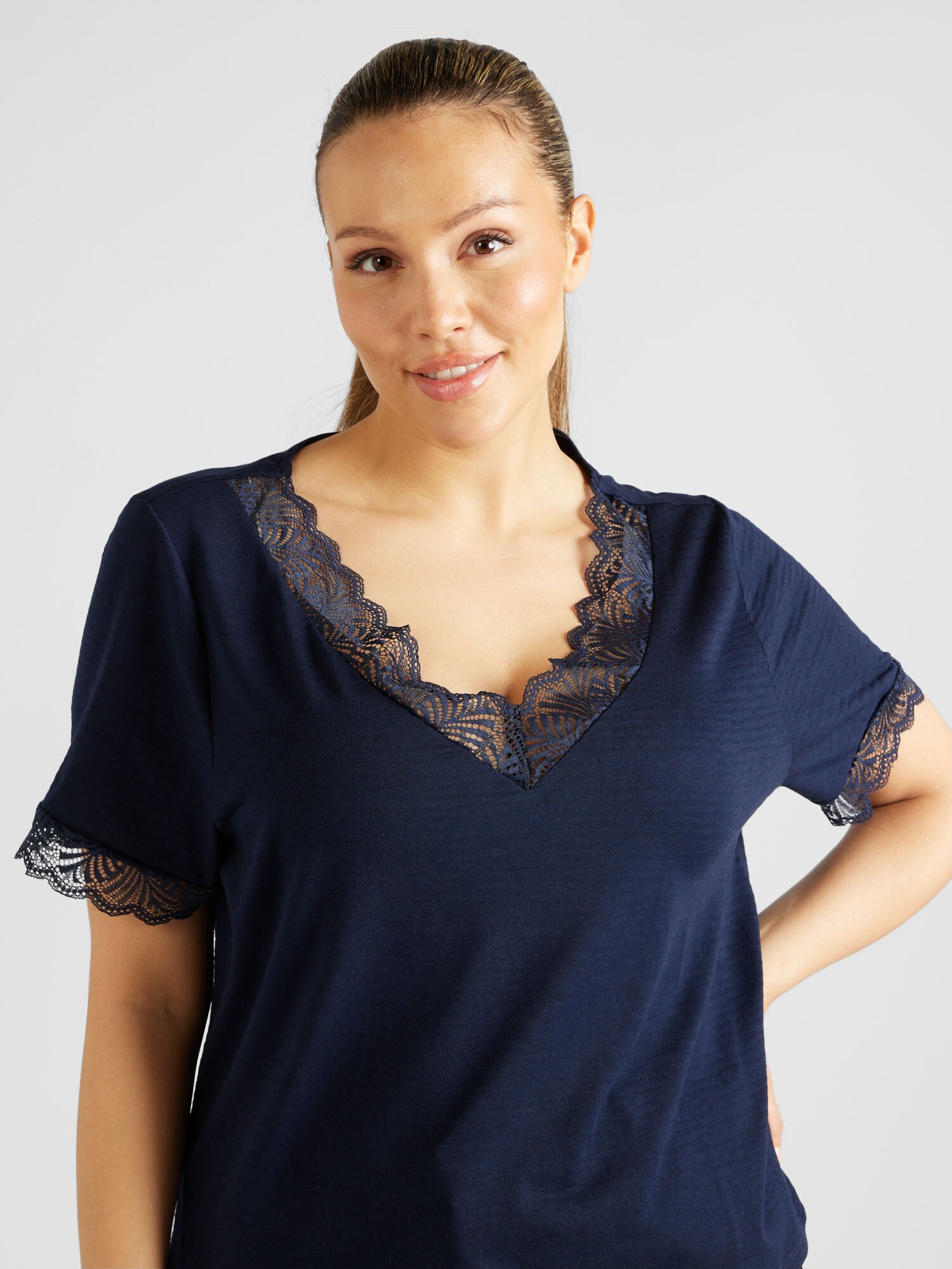 ABOUT YOU Curvy Tričko 'Lene Shirt' modrá (obrázok 5)