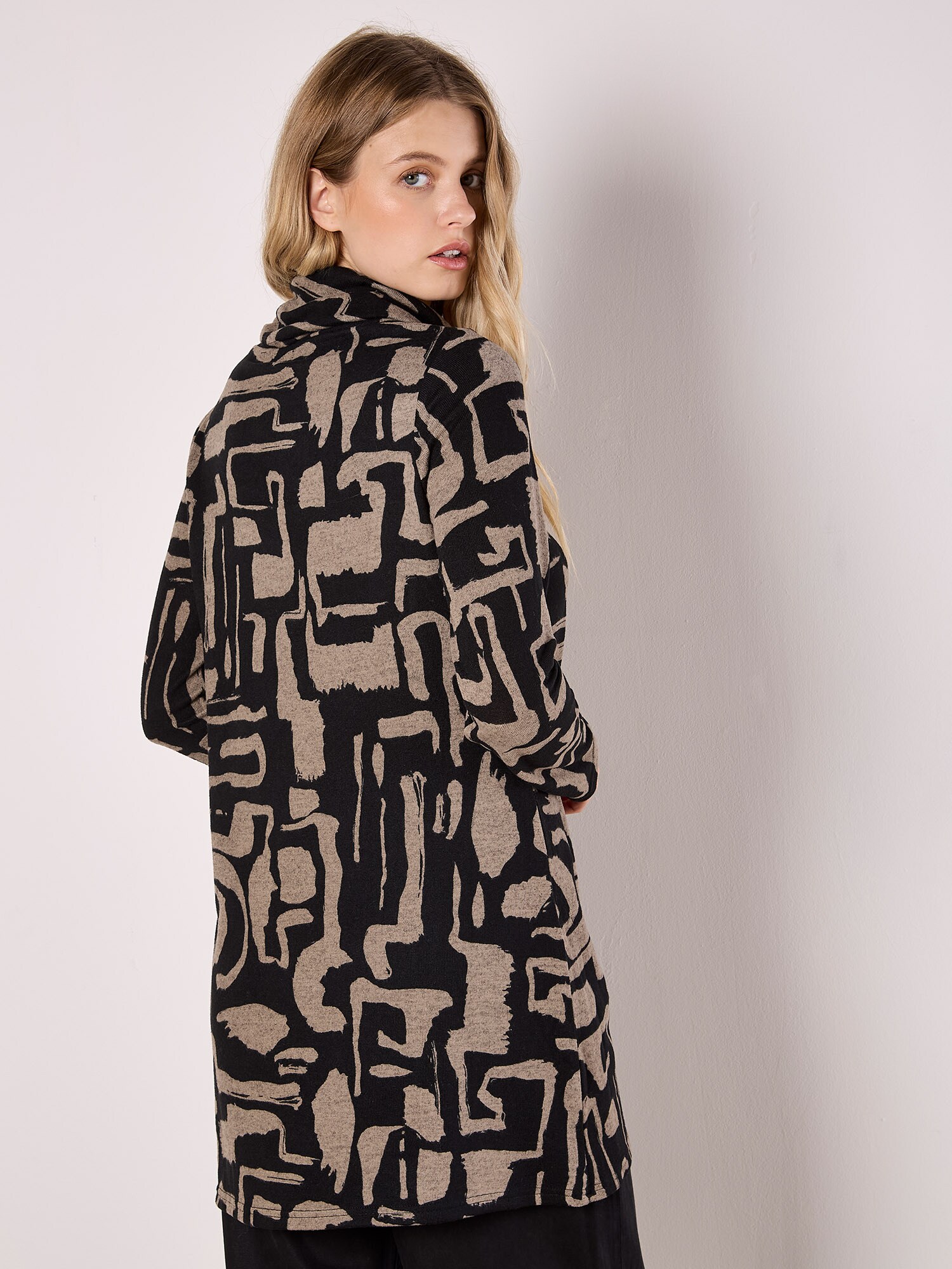 Thumbnail - Apricot Abstract Geo Wrap Top