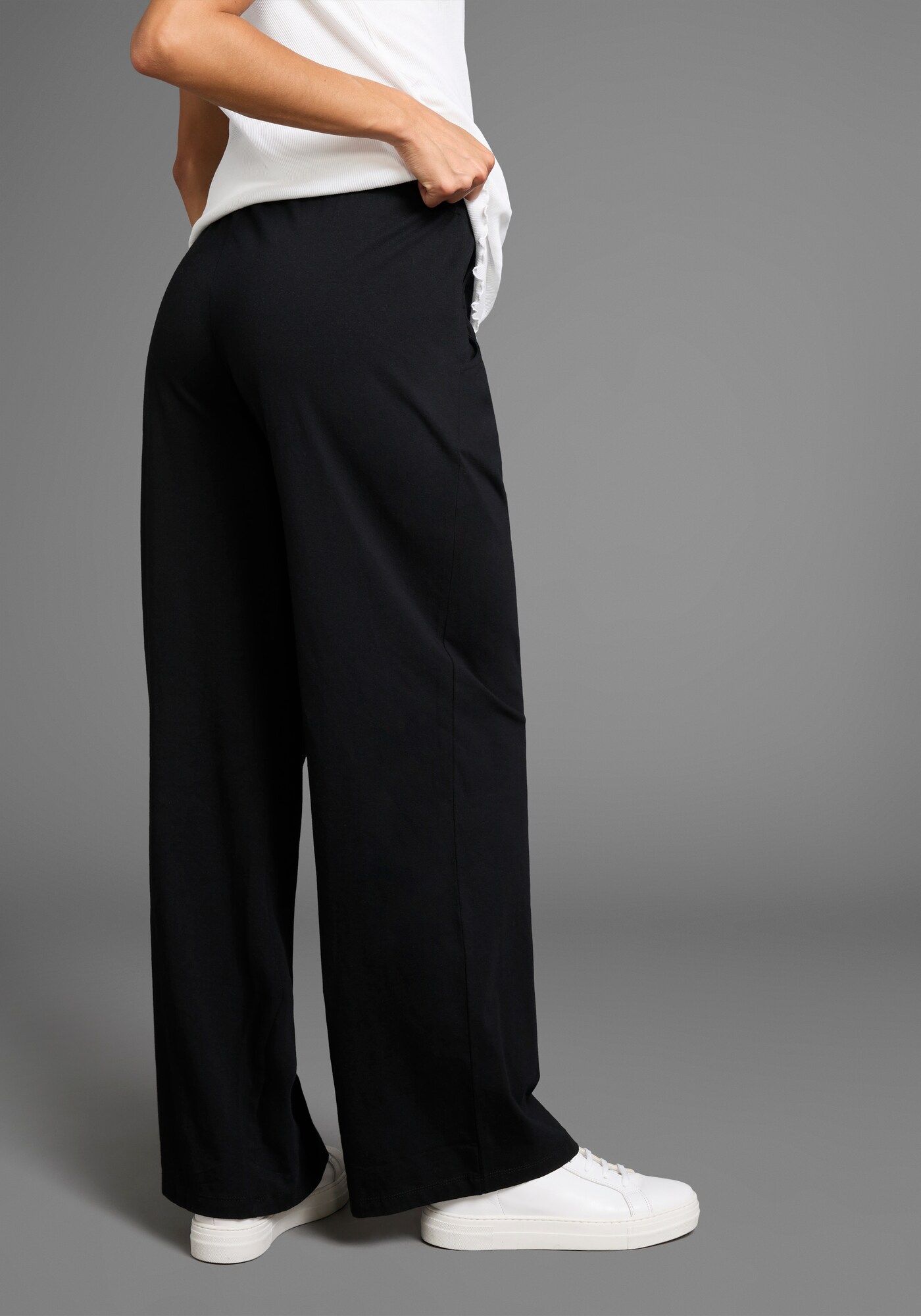 Thumbnail - Neun Monate Hose