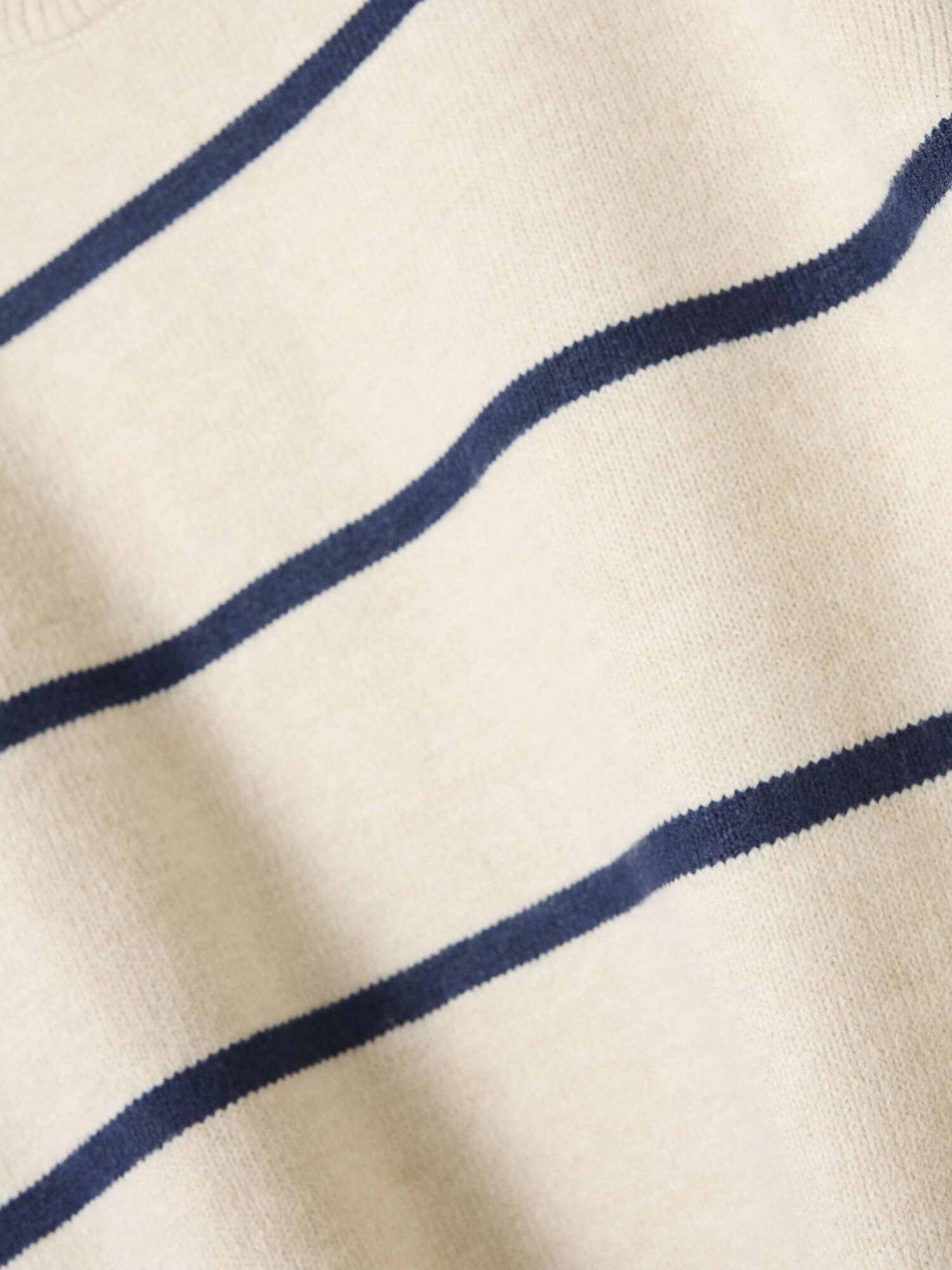 Thumbnail - Pullover