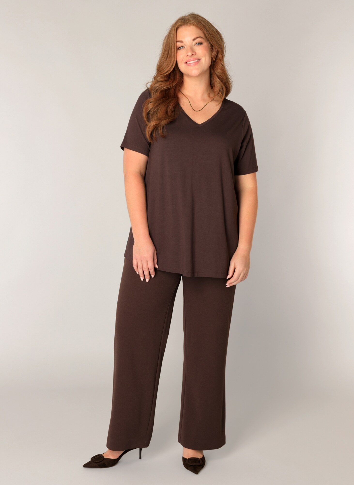 Thumbnail - BASE LEVEL CURVY T-Shirt