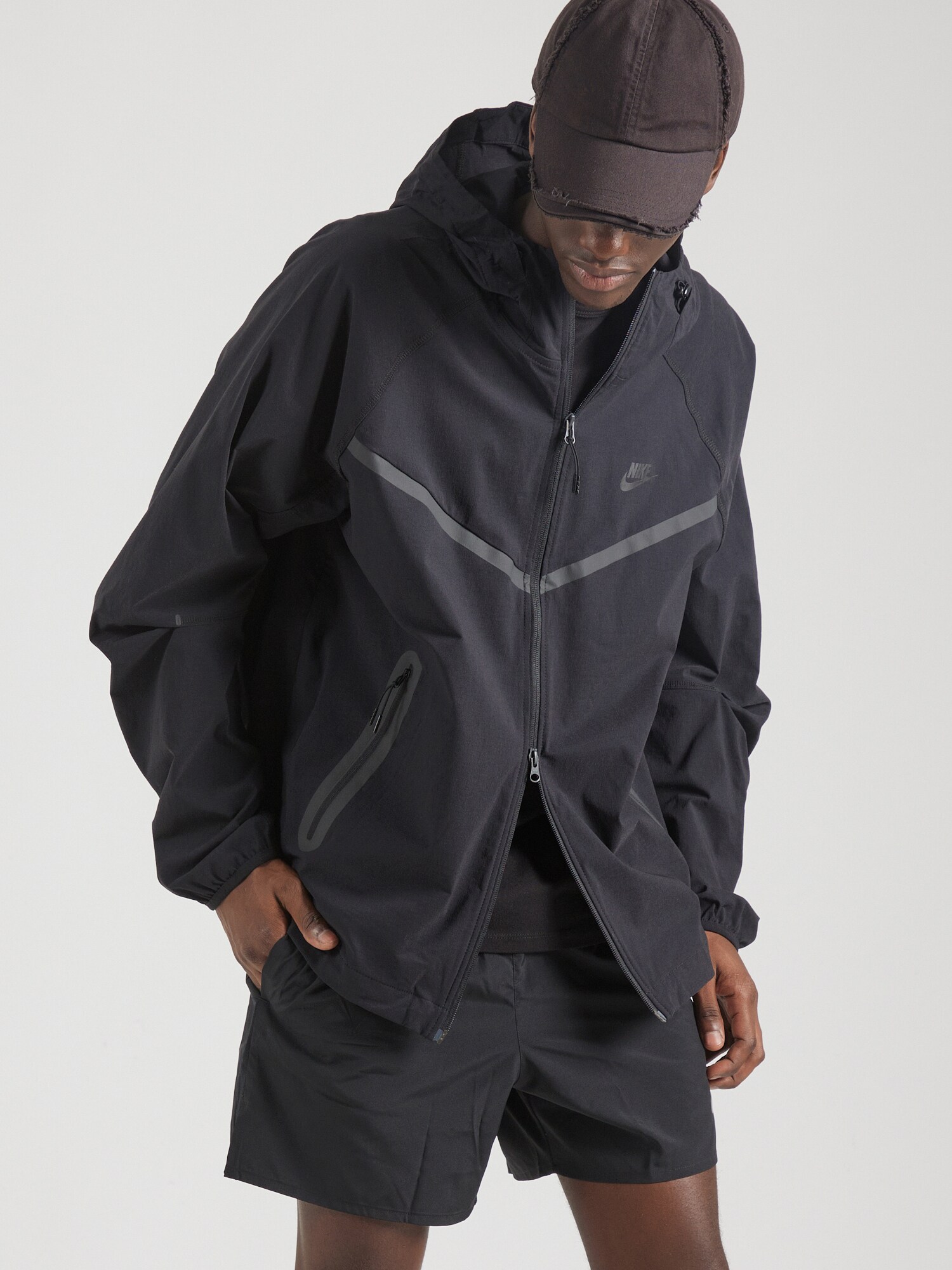 Nike Sportswear Átmeneti dzseki 'Tech'  szürke / fekete termék 2. képe