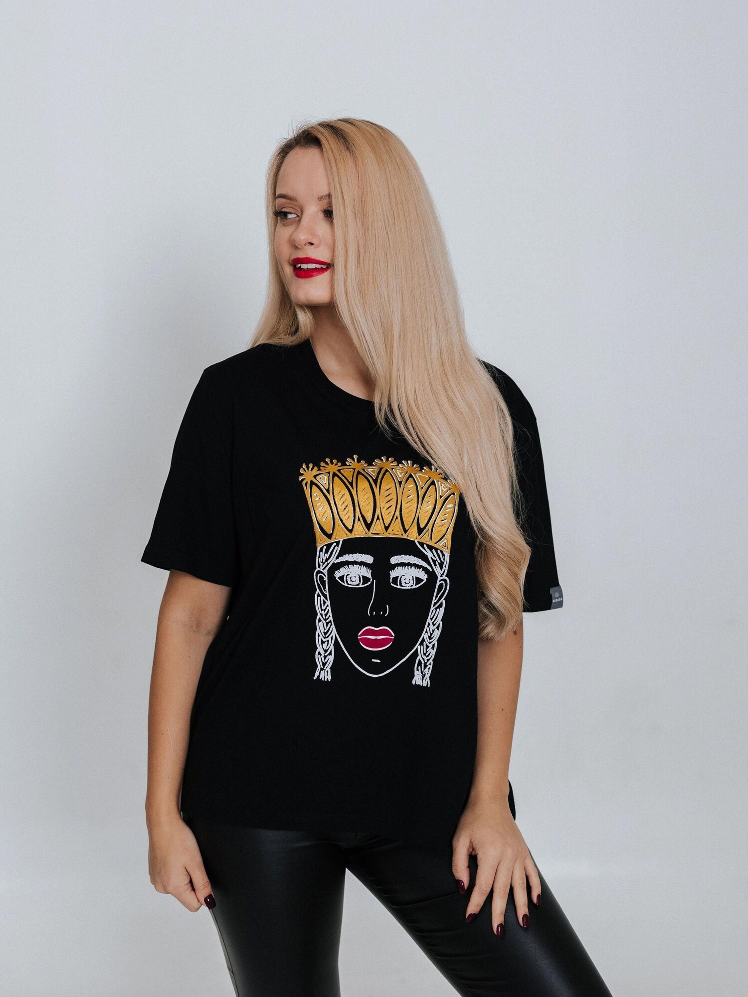 RADADA Camiseta 'GIRL WITH GOLDEN CROWN'  negro