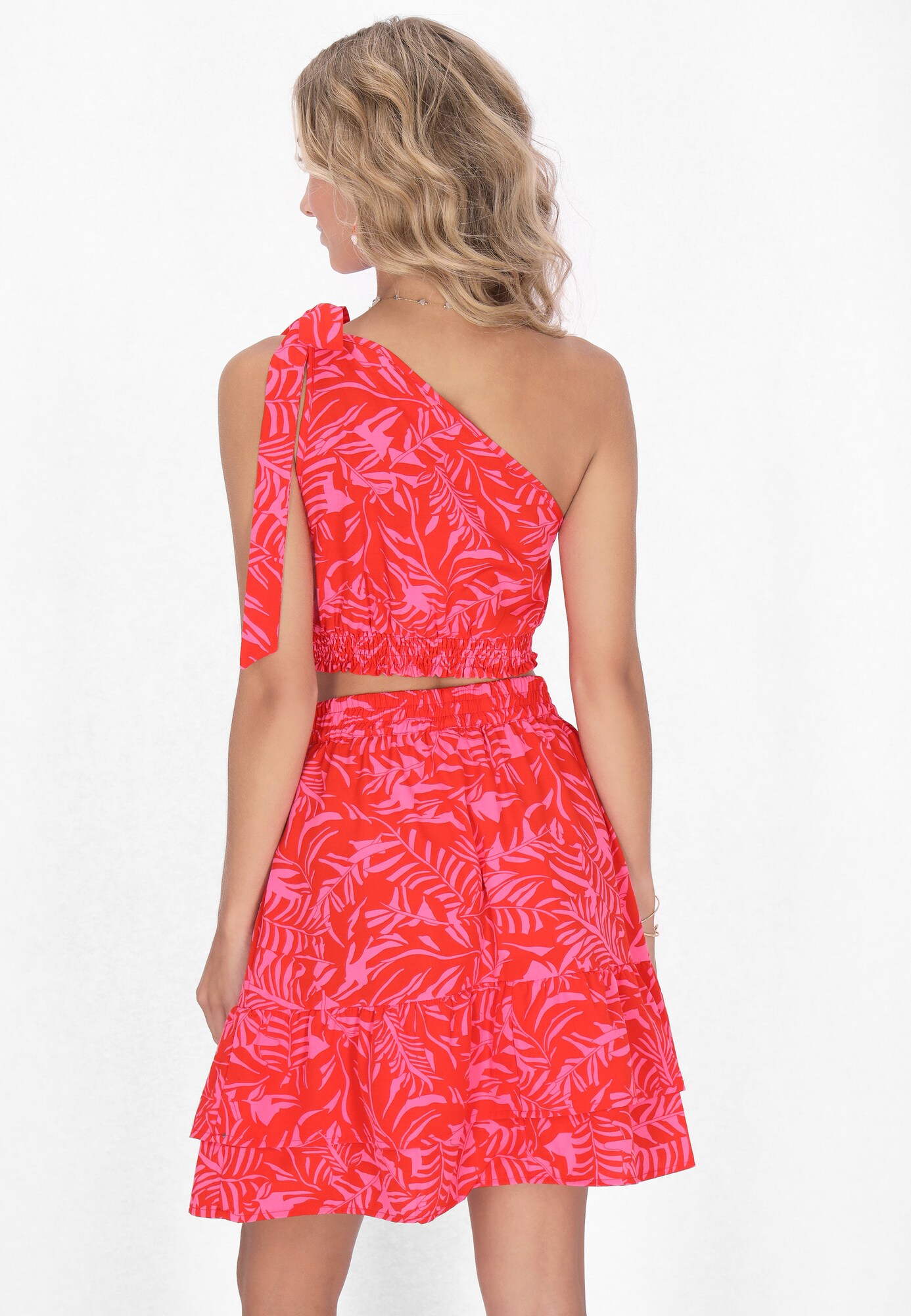 Thumbnail - IZIA Top Fashion Look