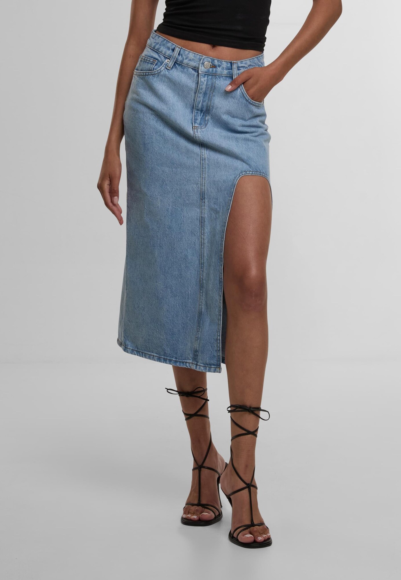 Thumbnail - DEF Rock Queens