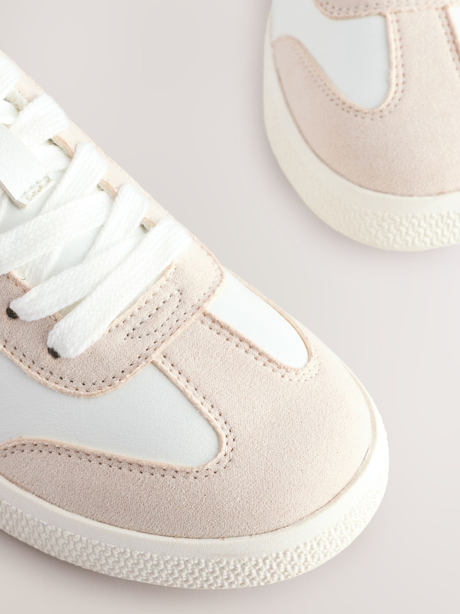 Thumbnail - Next Sneaker