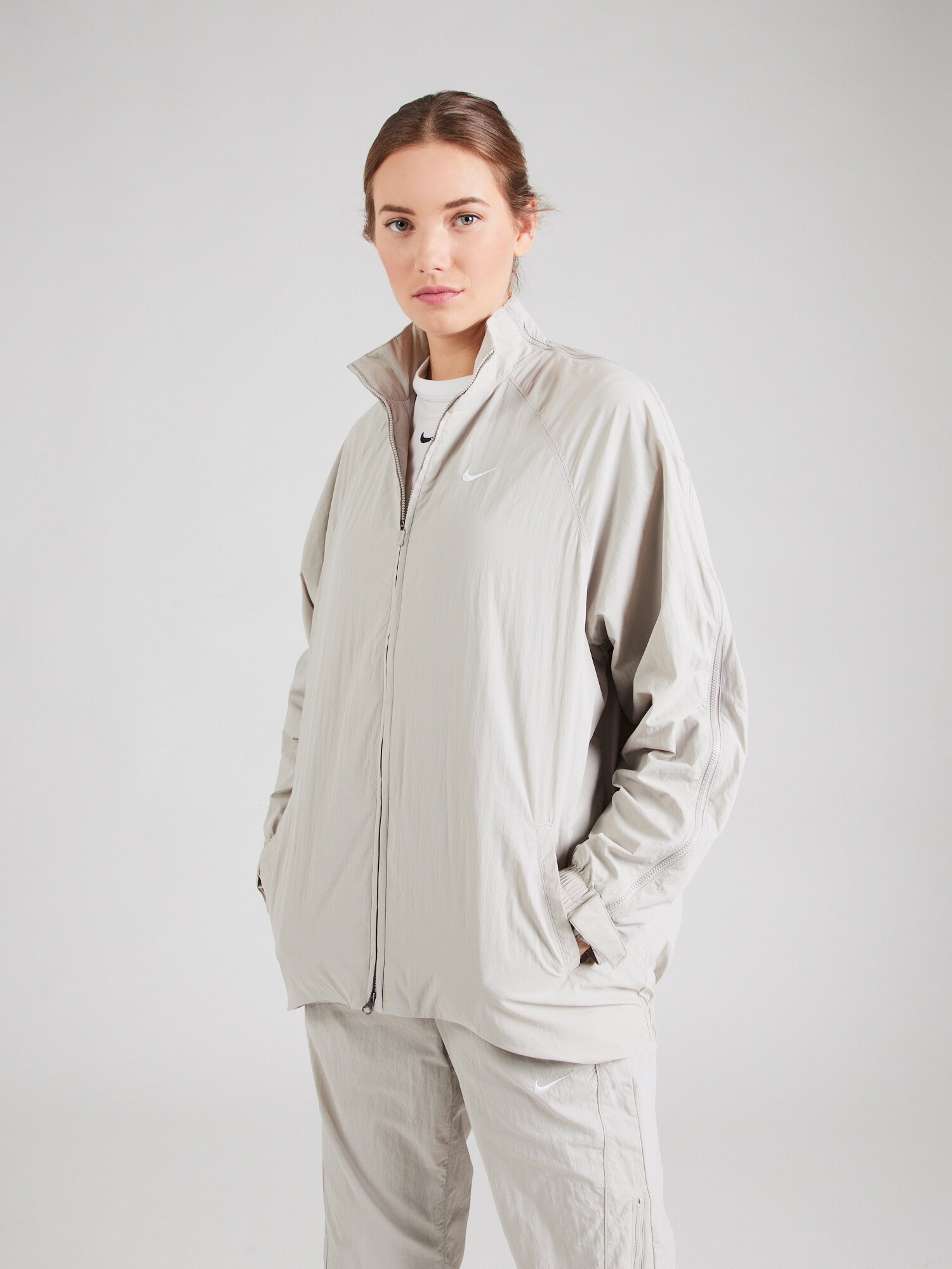 Nike Sportswear Átmeneti dzseki  világosszürke / fehér termék 2. képe