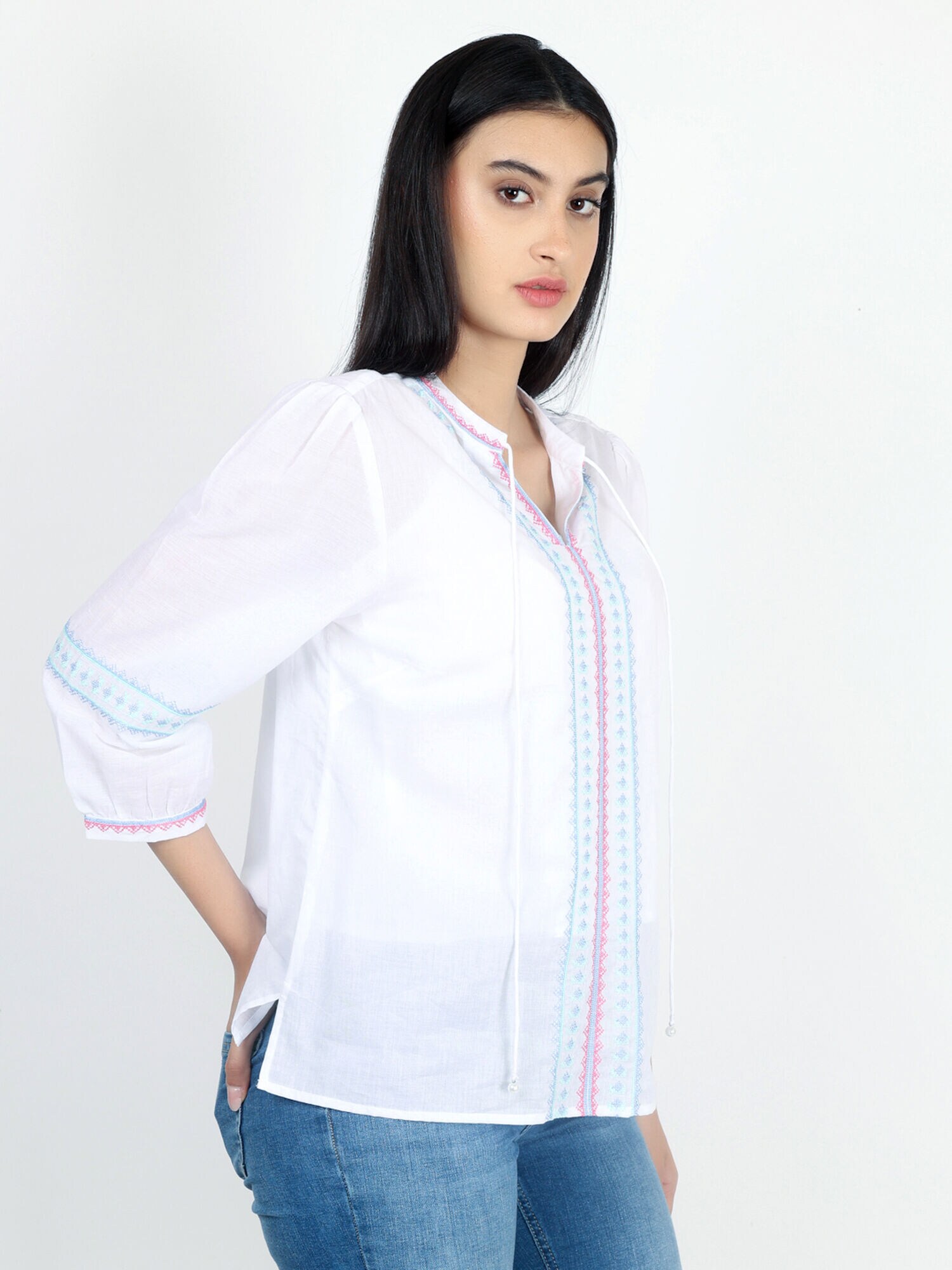 Thumbnail - VICCI Germany Tunikabluse mit zarter Stickerei, Model trägt Größe 36