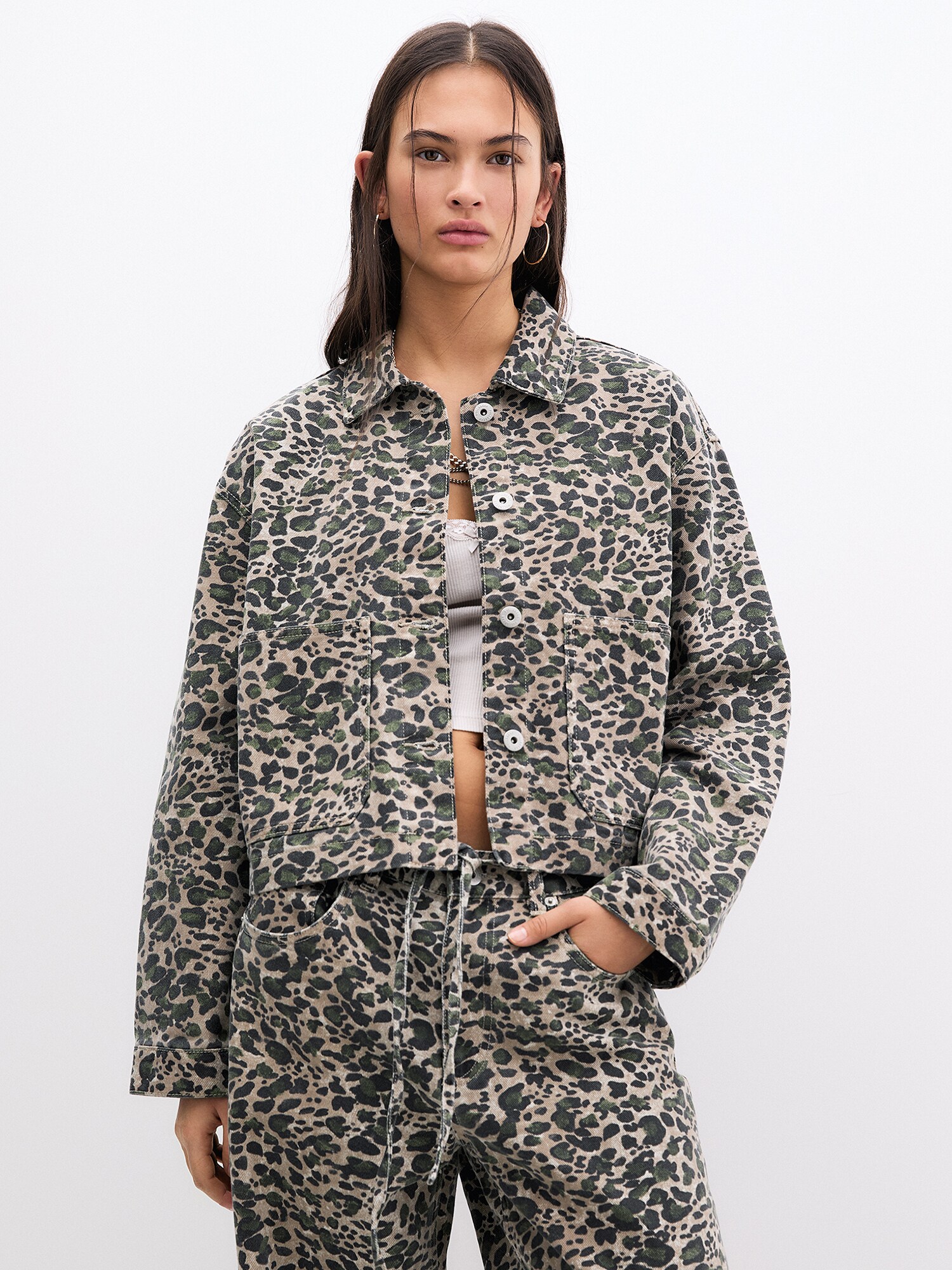 Pull&Bear Átmeneti dzseki  bézs / zöld / fekete termék 2. képe