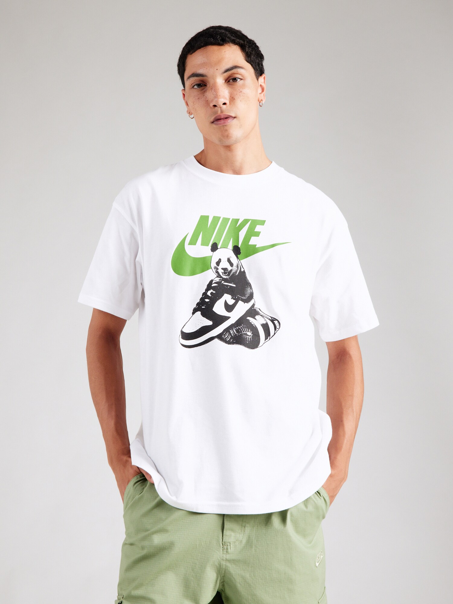 Nike Sportswear Póló  világoszöld / fekete / fehér termék 2. képe