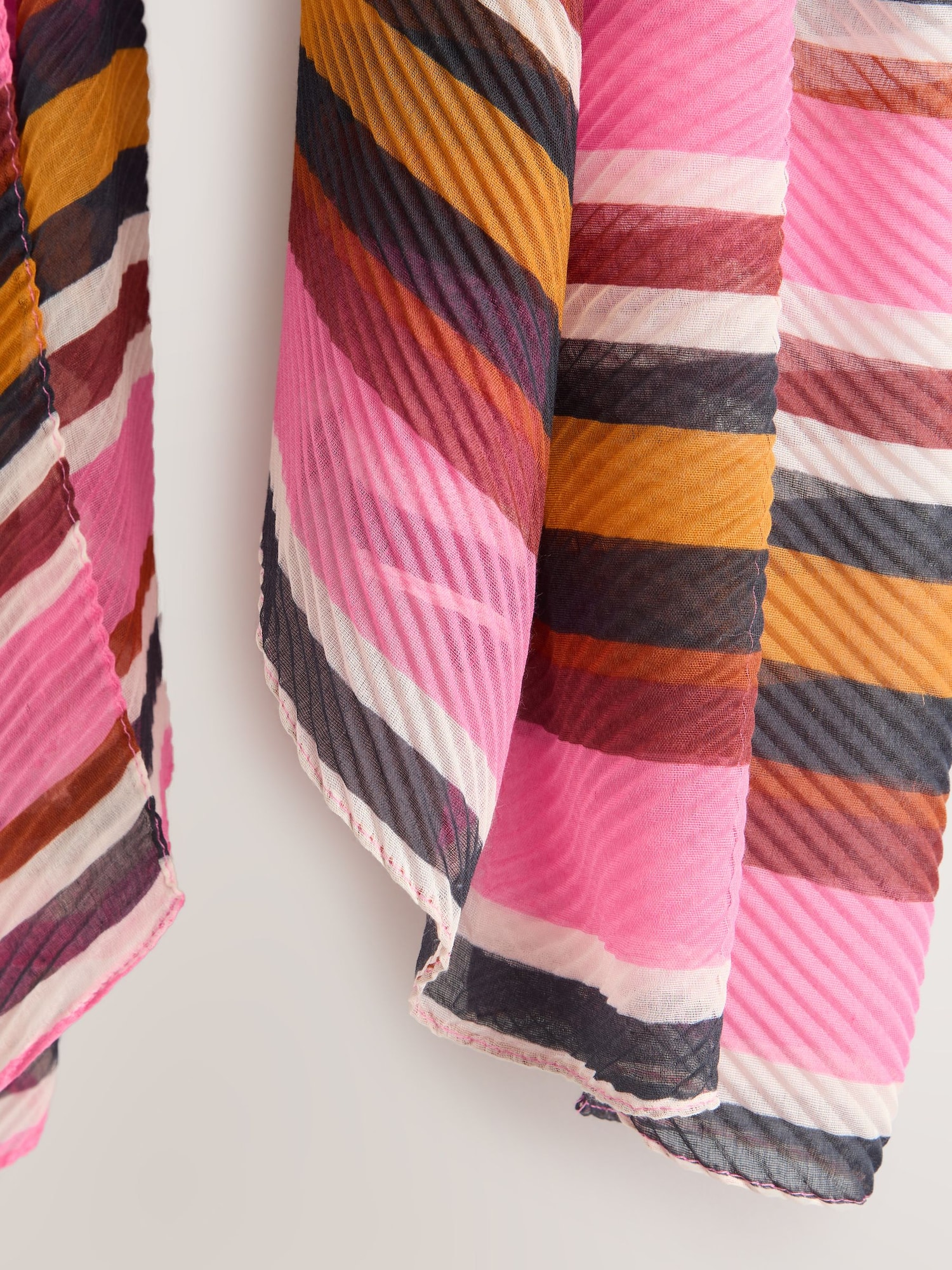 Thumbnail - Next Schal