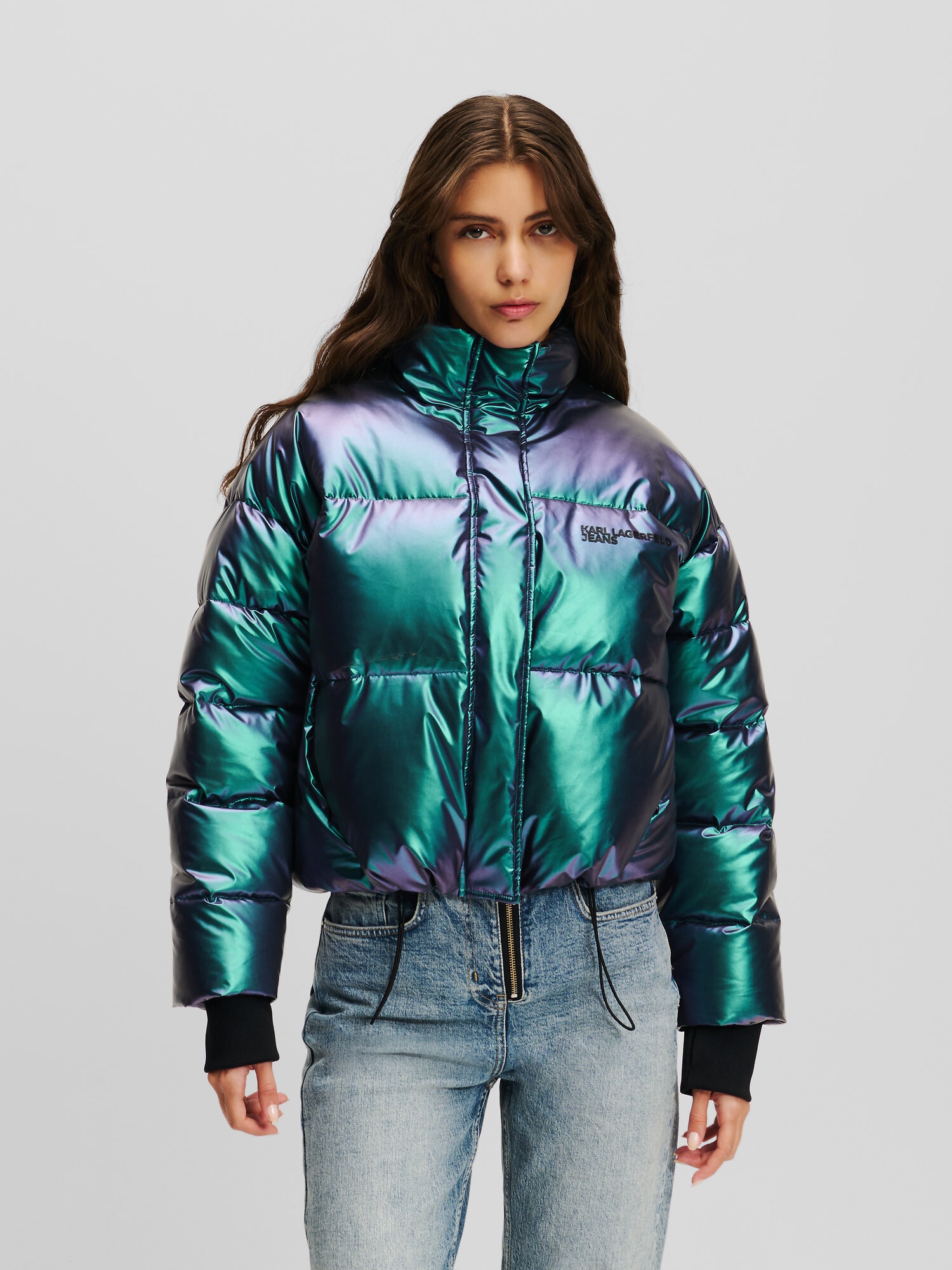 KARL LAGERFELD JEANS Átmeneti dzseki 'Iridescent'  smaragd / fekete termék 2. képe