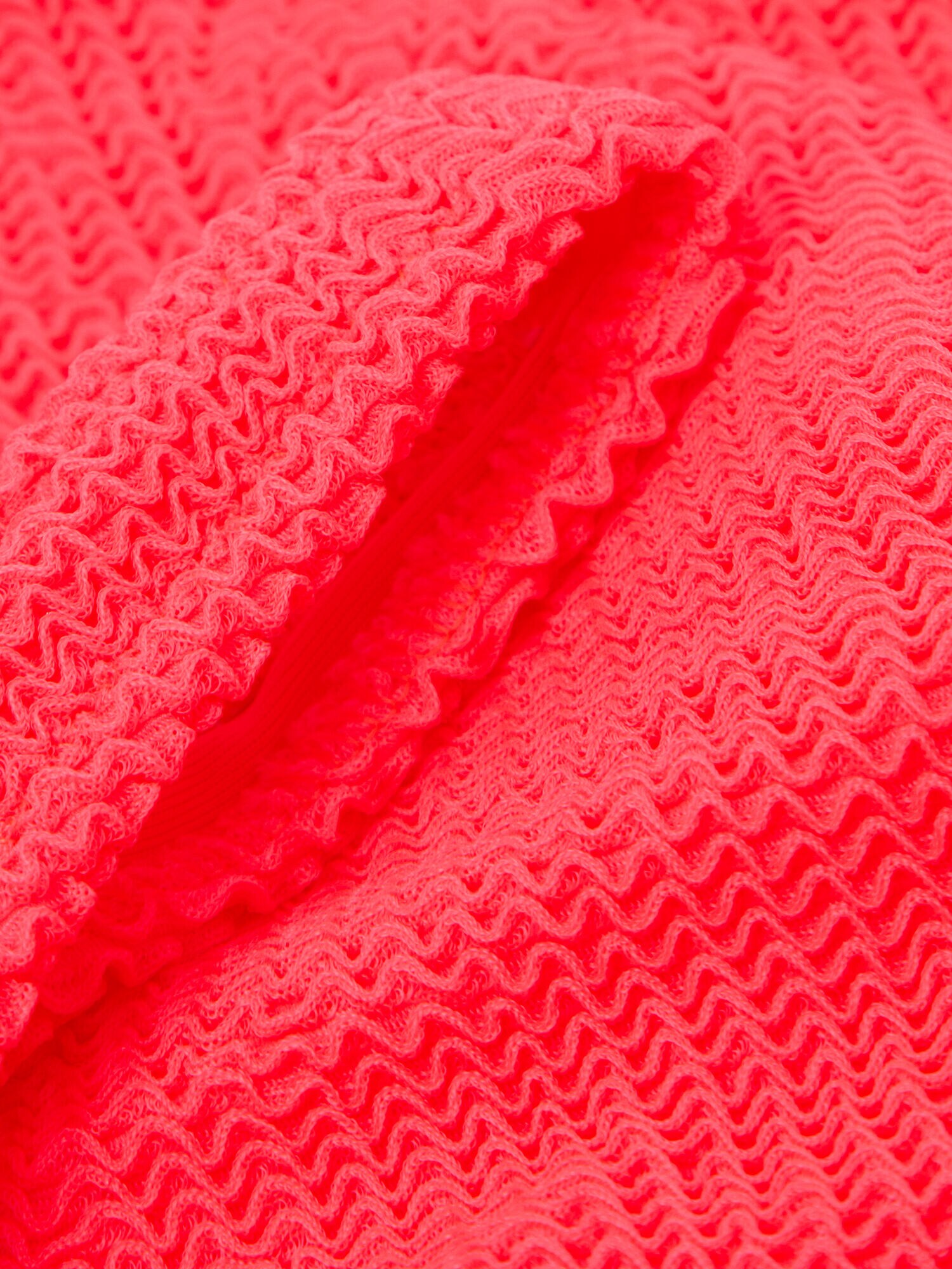 Thumbnail - CRINKLE WAVES